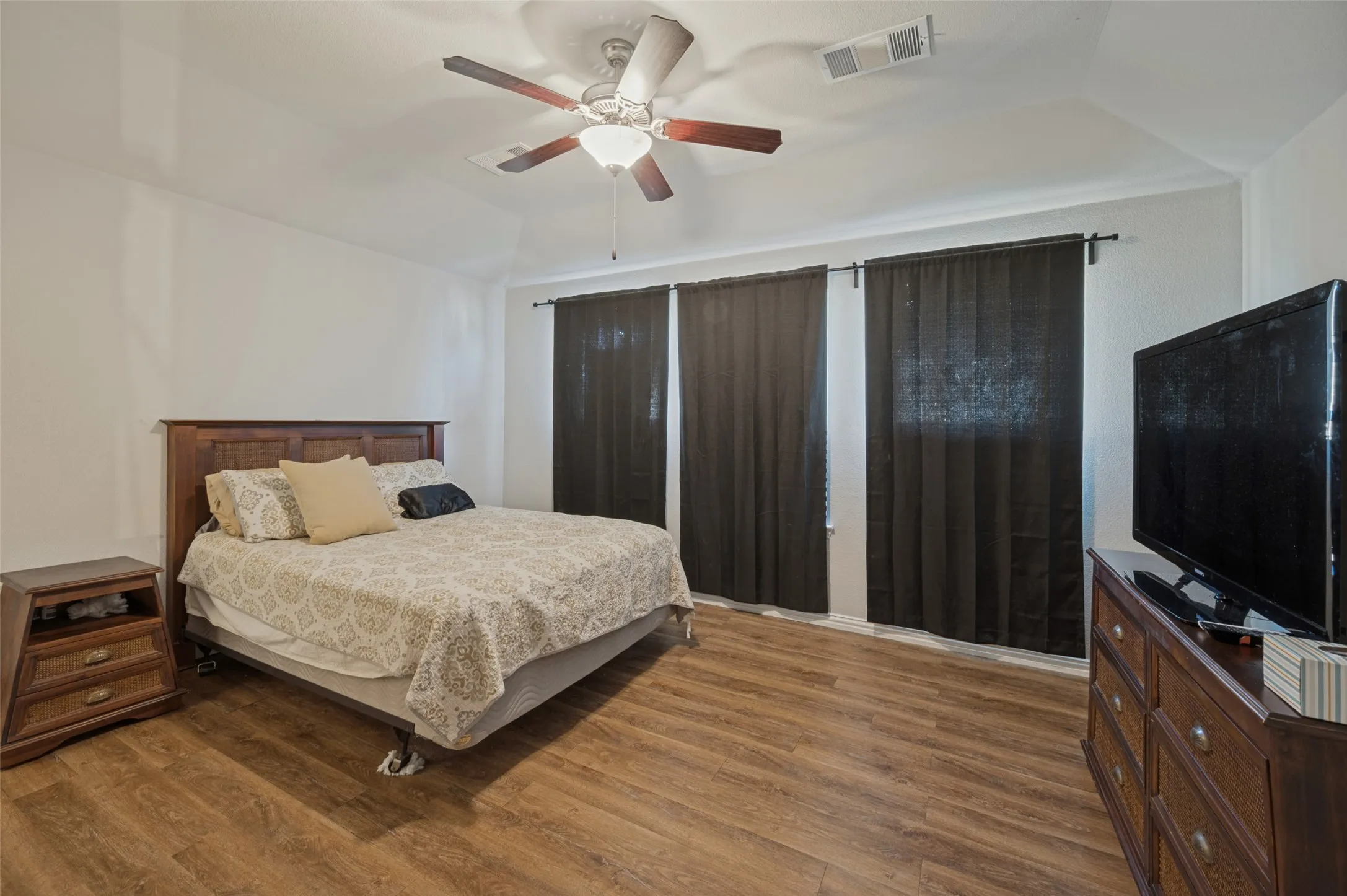 Single Family Residence For Sale in Denton County , 629 Wilmington Lane, Aubrey, Texas 76227, 4 Bedroom, 3 Bathroom, 2 Garage spaces, 2,542 Sqft, built in 2016, mls#21395526, Real Estate Agent in Aubrey, Homes For Sale in Denton county, Homes For Sale in Aubrey, Realtor in Aubrey Texas, Real Estate Brokerage Independent Realty Texas, Luminita Cordes Realtor