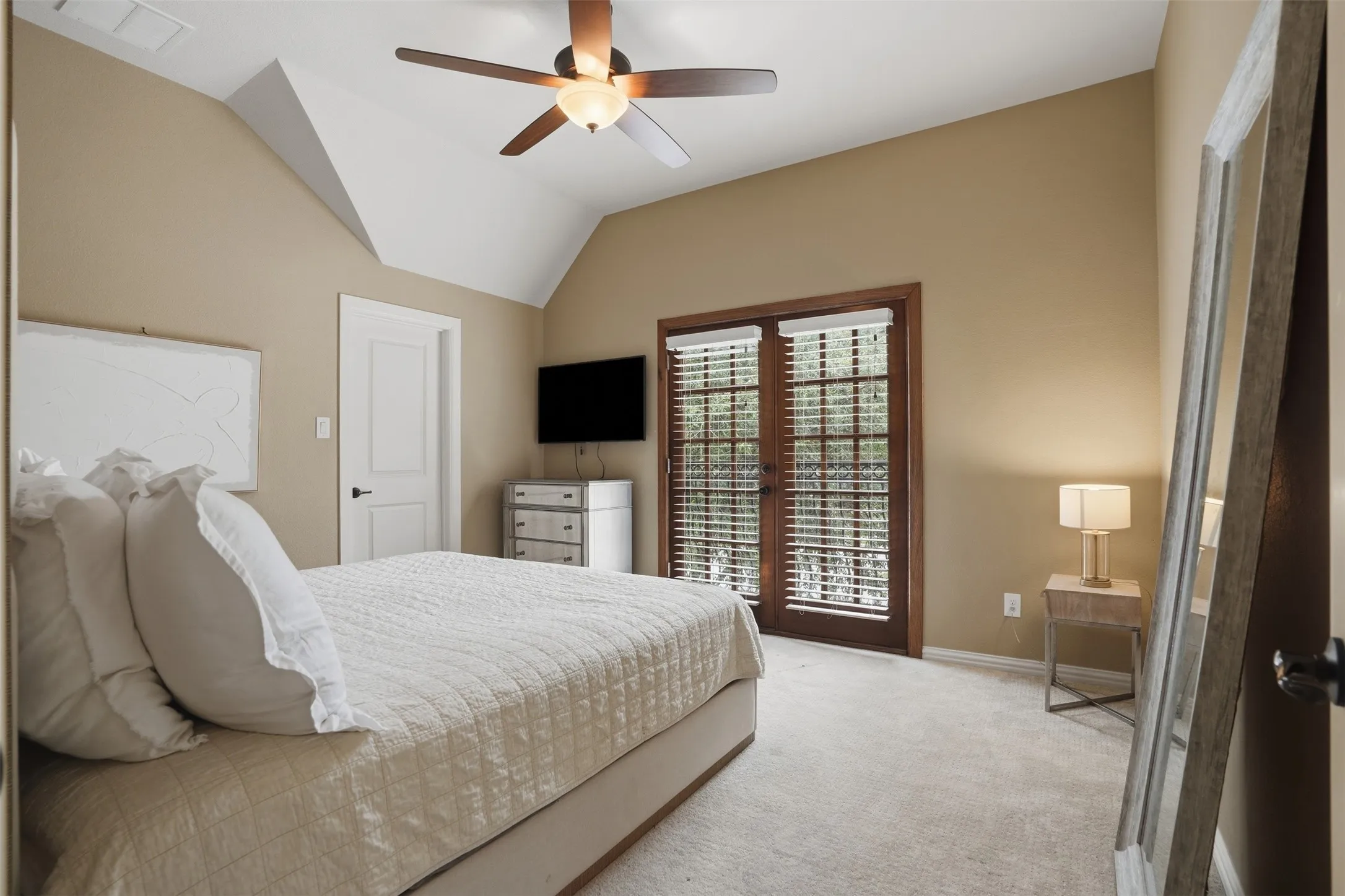 Guest bedroom