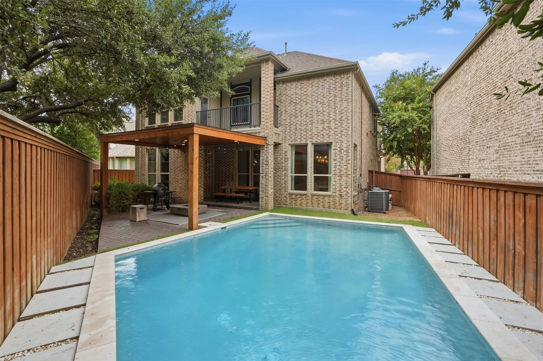 Single Family Residence For Sale in Dallas County , 9424 Monteleon Court, Dallas, Texas 75220, 4 Bedroom, 3 Bathroom, 2 Garage spaces, 3,246 Sqft, built in 2012, mls#21404453, Real Estate Agent in Dallas, Homes For Sale in Dallas county, Homes For Sale in Dallas, Realtor in Dallas Texas, Real Estate Brokerage Independent Realty Texas, Luminita Cordes Realtor