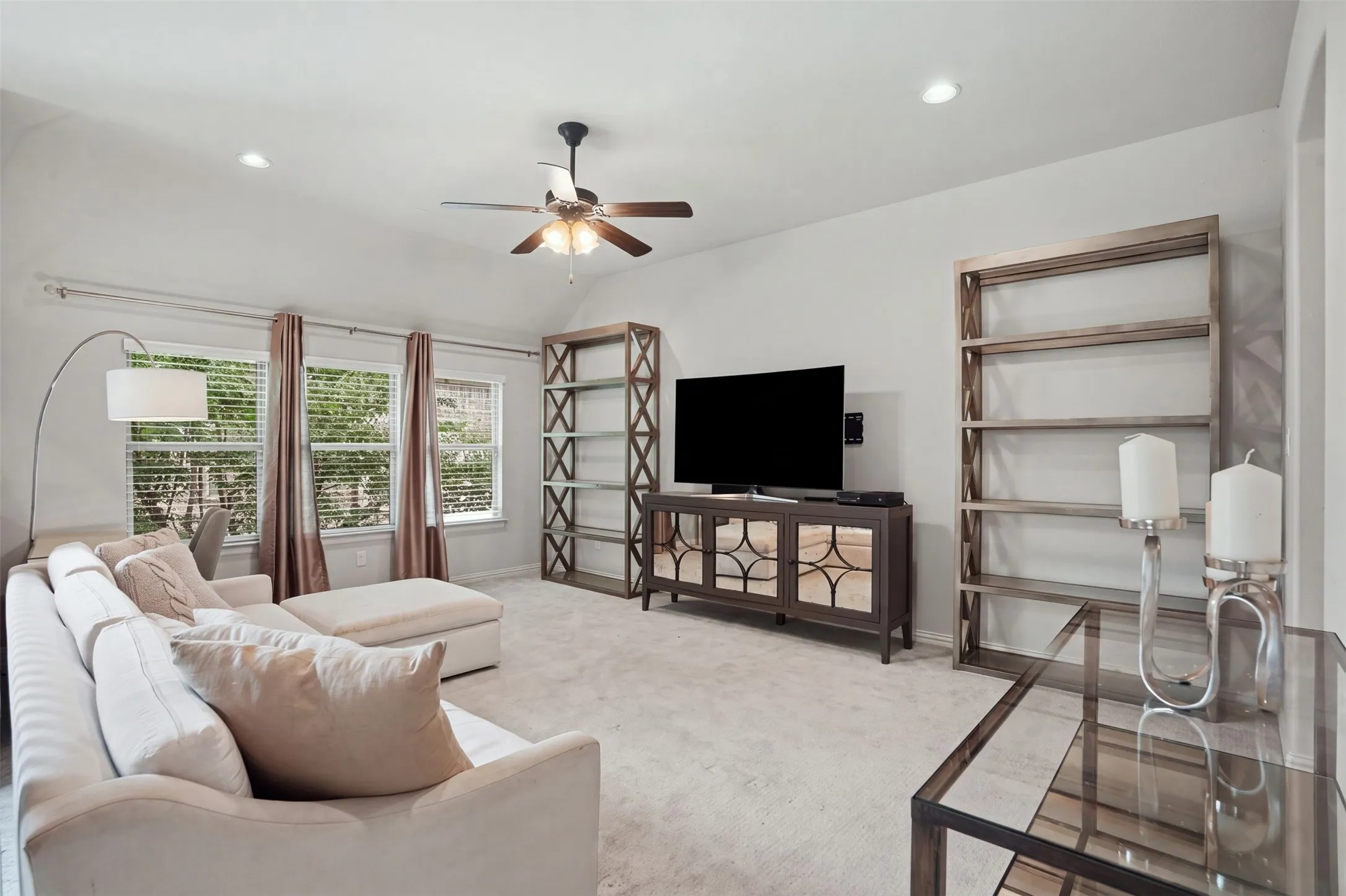 Upstairs game room / secondary living area
