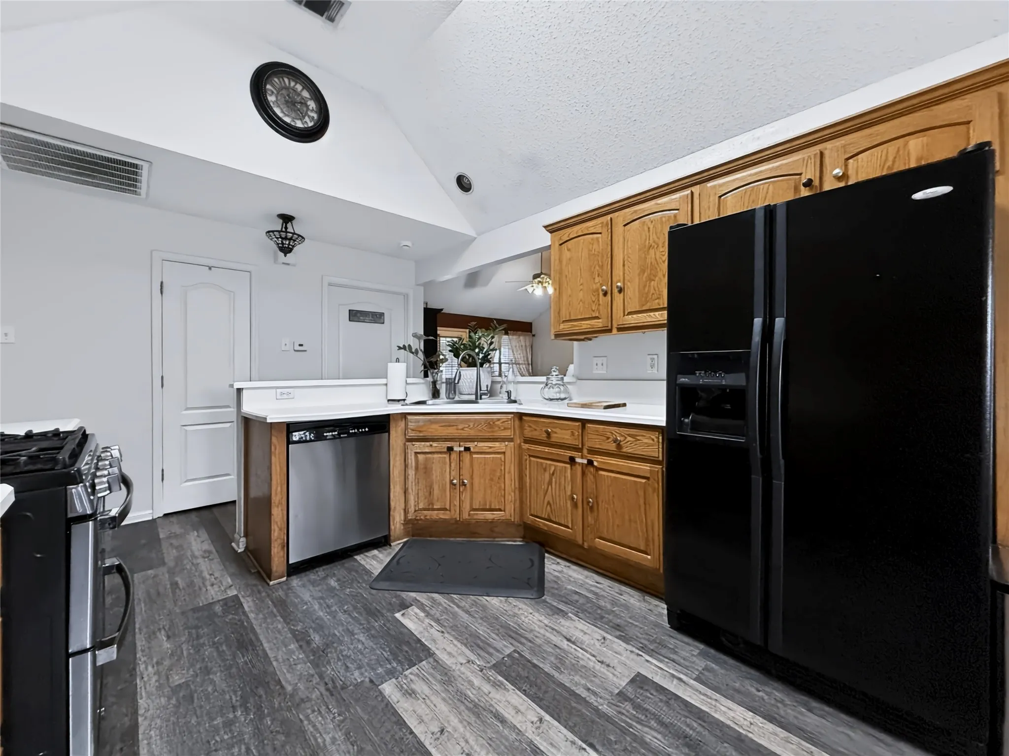 Single Family Residence For Sale in Limestone County , 816 Crestline Drive, Mexia, Texas 76667, 4 Bedroom, 2 Bathroom, 2 Garage spaces, 1,823 Sqft, built in 2003, mls#21403391, Real Estate Agent in Mexia, Homes For Sale in Limestone county, Homes For Sale in Mexia, Realtor in Mexia Texas, Real Estate Brokerage Independent Realty Texas, Luminita Cordes Realtor