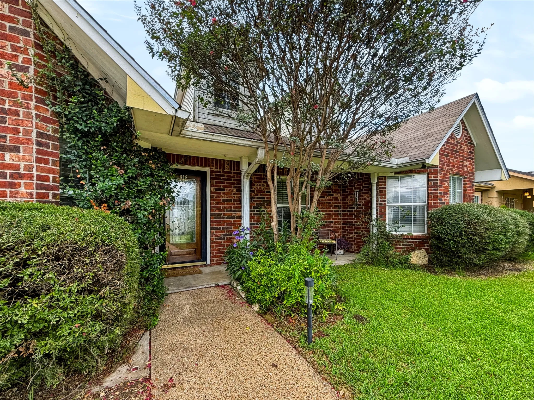 Single Family Residence For Sale in Limestone County , 816 Crestline Drive, Mexia, Texas 76667, 4 Bedroom, 2 Bathroom, 2 Garage spaces, 1,823 Sqft, built in 2003, mls#21403391, Real Estate Agent in Mexia, Homes For Sale in Limestone county, Homes For Sale in Mexia, Realtor in Mexia Texas, Real Estate Brokerage Independent Realty Texas, Luminita Cordes Realtor