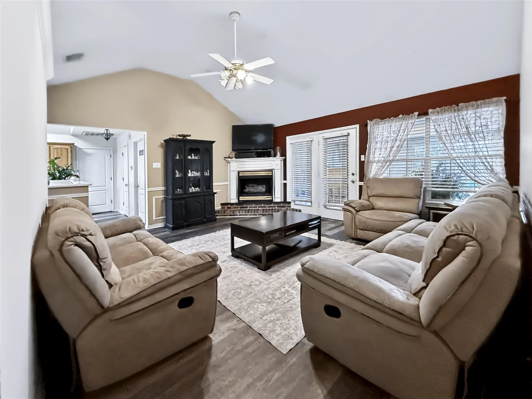 Single Family Residence For Sale in Limestone County , 816 Crestline Drive, Mexia, Texas 76667, 4 Bedroom, 2 Bathroom, 2 Garage spaces, 1,823 Sqft, built in 2003, mls#21403391, Real Estate Agent in Mexia, Homes For Sale in Limestone county, Homes For Sale in Mexia, Realtor in Mexia Texas, Real Estate Brokerage Independent Realty Texas, Luminita Cordes Realtor