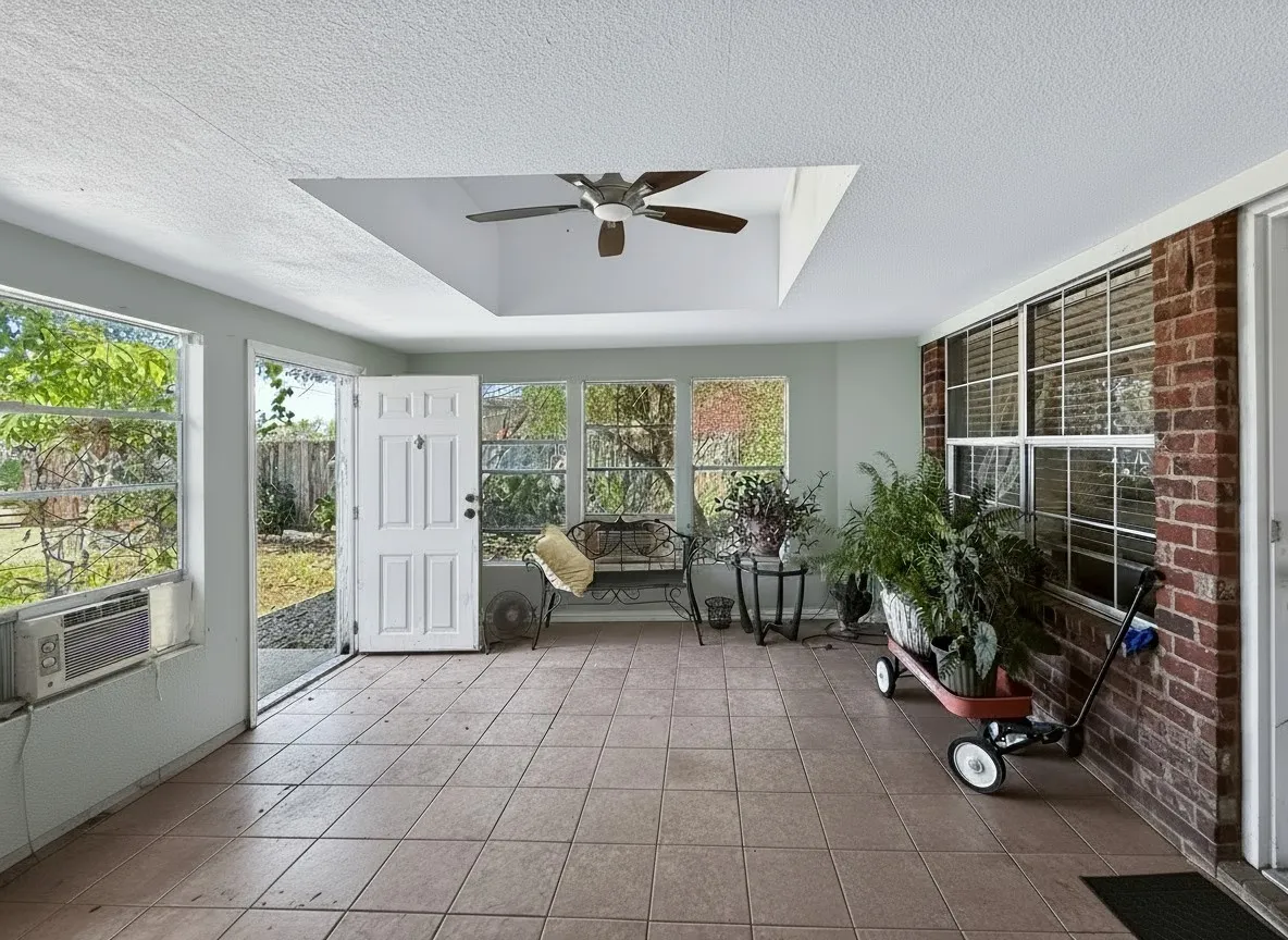 Single Family Residence For Sale in Limestone County , 816 Crestline Drive, Mexia, Texas 76667, 4 Bedroom, 2 Bathroom, 2 Garage spaces, 1,823 Sqft, built in 2003, mls#21403391, Real Estate Agent in Mexia, Homes For Sale in Limestone county, Homes For Sale in Mexia, Realtor in Mexia Texas, Real Estate Brokerage Independent Realty Texas, Luminita Cordes Realtor