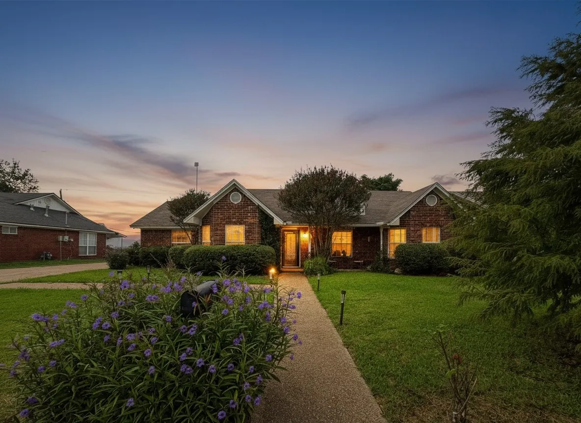 Single Family Residence For Sale in Limestone County , 816 Crestline Drive, Mexia, Texas 76667, 4 Bedroom, 2 Bathroom, 2 Garage spaces, 1,823 Sqft, built in 2003, mls#21403391, Real Estate Agent in Mexia, Homes For Sale in Limestone county, Homes For Sale in Mexia, Realtor in Mexia Texas, Real Estate Brokerage Independent Realty Texas, Luminita Cordes Realtor