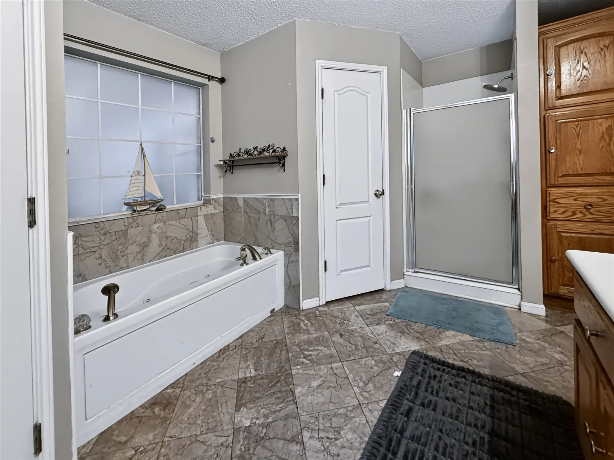 Single Family Residence For Sale in Limestone County , 816 Crestline Drive, Mexia, Texas 76667, 4 Bedroom, 2 Bathroom, 2 Garage spaces, 1,823 Sqft, built in 2003, mls#21403391, Real Estate Agent in Mexia, Homes For Sale in Limestone county, Homes For Sale in Mexia, Realtor in Mexia Texas, Real Estate Brokerage Independent Realty Texas, Luminita Cordes Realtor