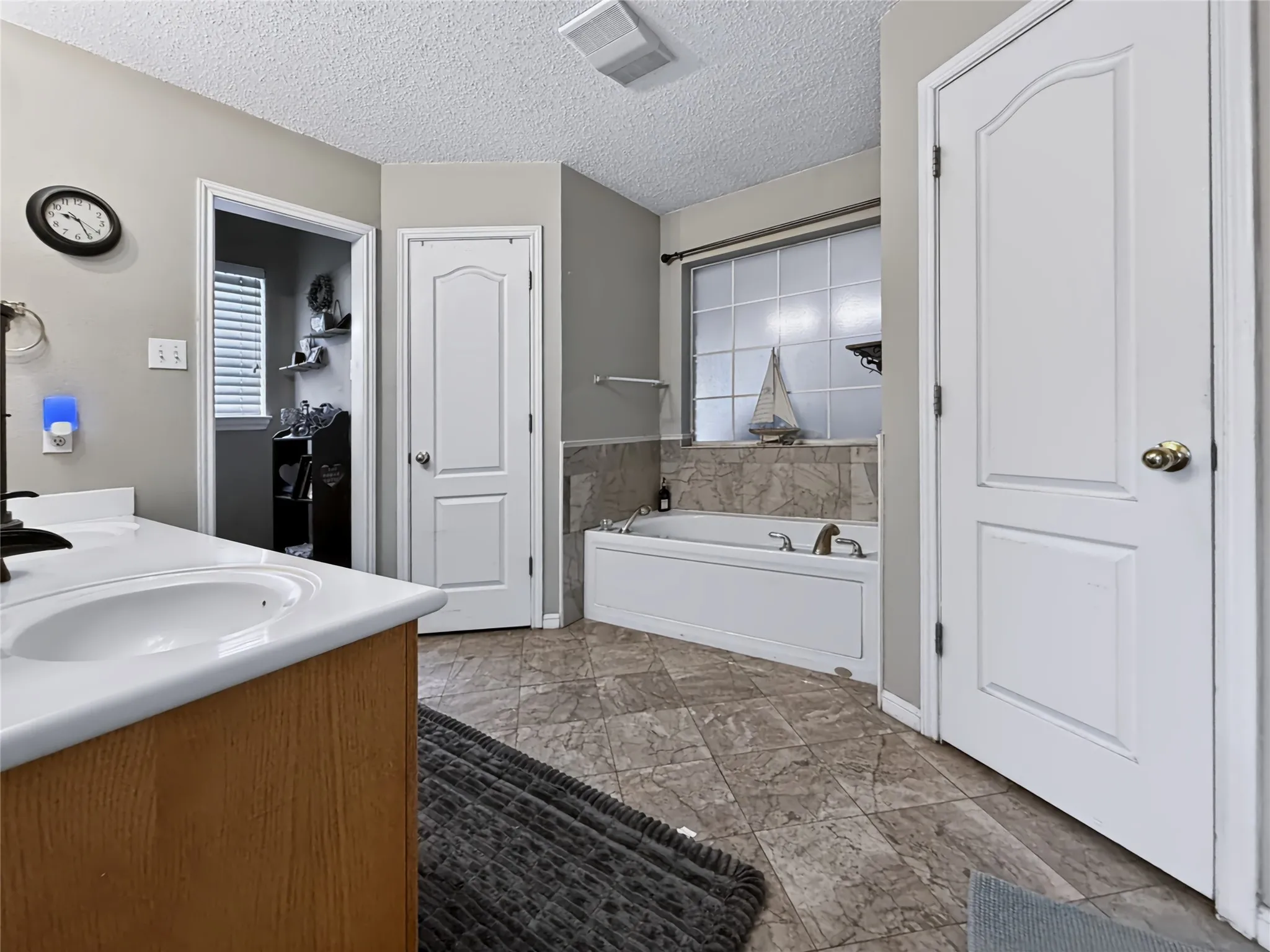 Single Family Residence For Sale in Limestone County , 816 Crestline Drive, Mexia, Texas 76667, 4 Bedroom, 2 Bathroom, 2 Garage spaces, 1,823 Sqft, built in 2003, mls#21403391, Real Estate Agent in Mexia, Homes For Sale in Limestone county, Homes For Sale in Mexia, Realtor in Mexia Texas, Real Estate Brokerage Independent Realty Texas, Luminita Cordes Realtor