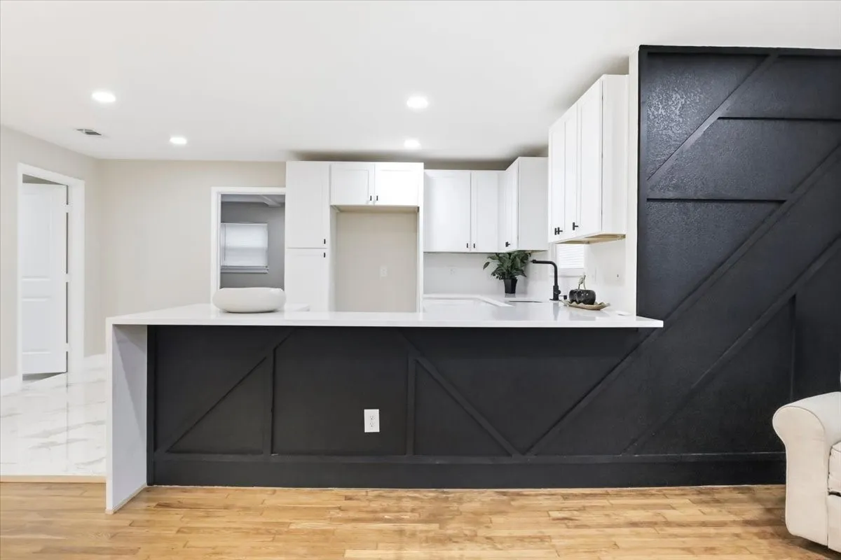 Single Family Residence For Sale in Tarrant County , 2900 Hunter Street, Fort Worth, Texas 76112, 4 Bedroom, 2 Bathroom, Garage spaces, 1,539 Sqft, built in 1948, mls#21404672, Real Estate Agent in Fort Worth, Homes For Sale in Tarrant county, Homes For Sale in Fort Worth, Realtor in Fort Worth Texas, Real Estate Brokerage Independent Realty Texas, Luminita Cordes Realtor