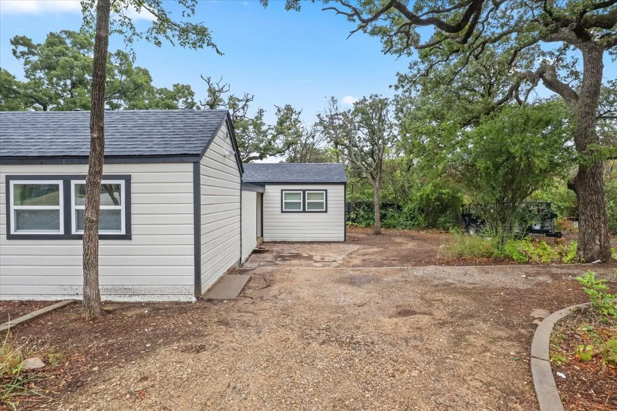 Single Family Residence For Sale in Tarrant County , 2900 Hunter Street, Fort Worth, Texas 76112, 4 Bedroom, 2 Bathroom, Garage spaces, 1,539 Sqft, built in 1948, mls#21404672, Real Estate Agent in Fort Worth, Homes For Sale in Tarrant county, Homes For Sale in Fort Worth, Realtor in Fort Worth Texas, Real Estate Brokerage Independent Realty Texas, Luminita Cordes Realtor