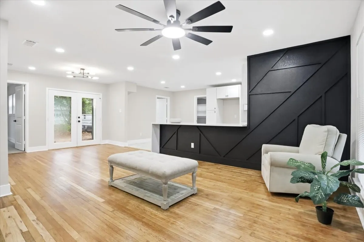 Single Family Residence For Sale in Tarrant County , 2900 Hunter Street, Fort Worth, Texas 76112, 4 Bedroom, 2 Bathroom, Garage spaces, 1,539 Sqft, built in 1948, mls#21404672, Real Estate Agent in Fort Worth, Homes For Sale in Tarrant county, Homes For Sale in Fort Worth, Realtor in Fort Worth Texas, Real Estate Brokerage Independent Realty Texas, Luminita Cordes Realtor