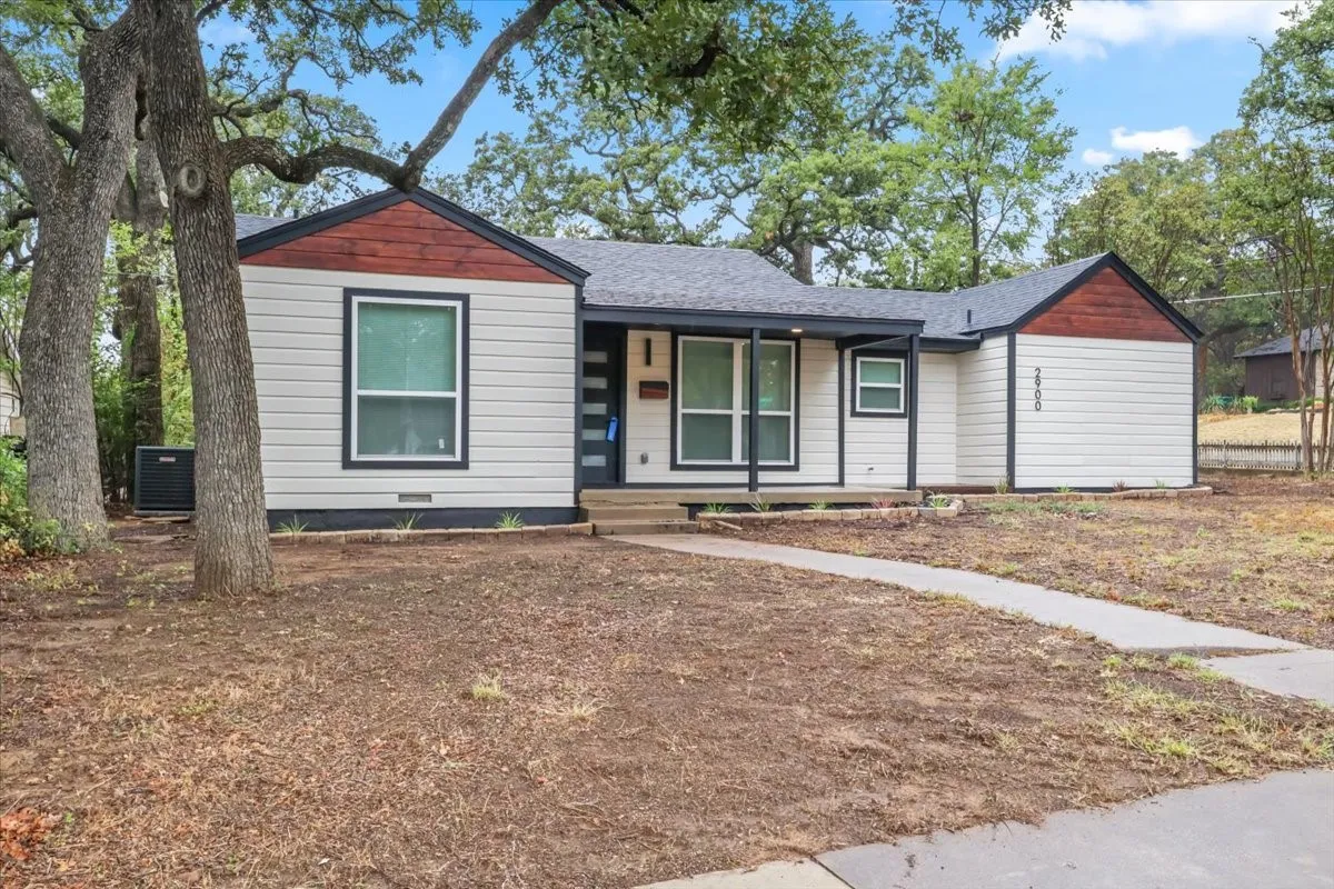 Single Family Residence For Sale in Tarrant County , 2900 Hunter Street, Fort Worth, Texas 76112, 4 Bedroom, 2 Bathroom, Garage spaces, 1,539 Sqft, built in 1948, mls#21404672, Real Estate Agent in Fort Worth, Homes For Sale in Tarrant county, Homes For Sale in Fort Worth, Realtor in Fort Worth Texas, Real Estate Brokerage Independent Realty Texas, Luminita Cordes Realtor