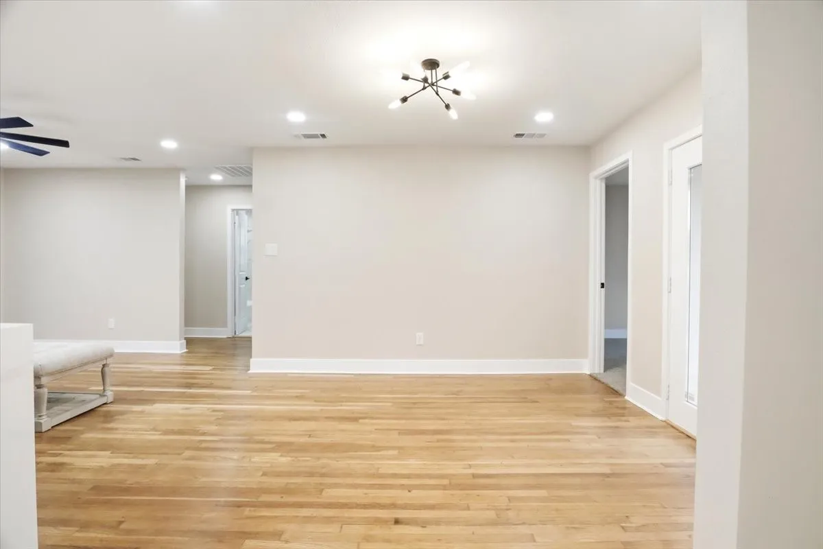 Single Family Residence For Sale in Tarrant County , 2900 Hunter Street, Fort Worth, Texas 76112, 4 Bedroom, 2 Bathroom, Garage spaces, 1,539 Sqft, built in 1948, mls#21404672, Real Estate Agent in Fort Worth, Homes For Sale in Tarrant county, Homes For Sale in Fort Worth, Realtor in Fort Worth Texas, Real Estate Brokerage Independent Realty Texas, Luminita Cordes Realtor