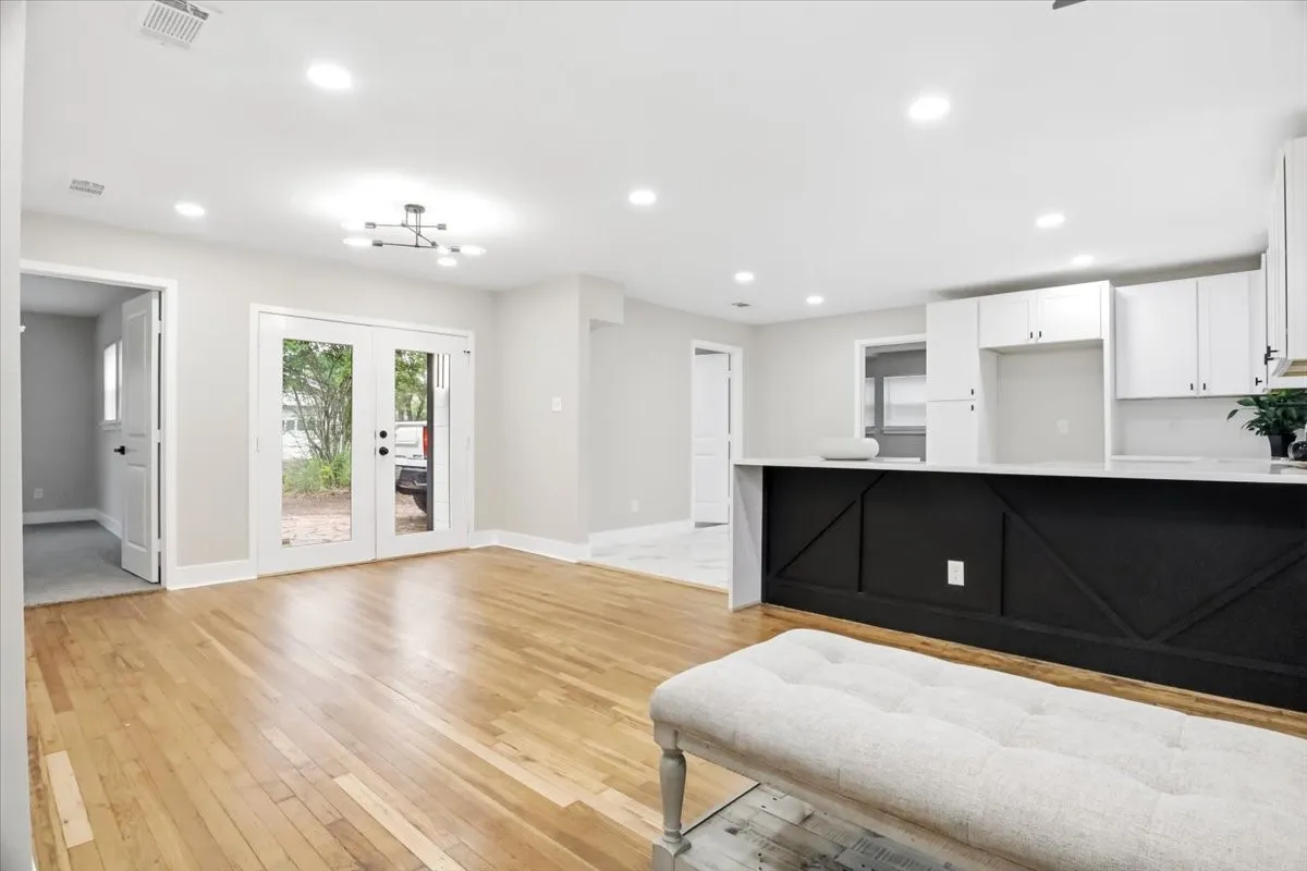 Single Family Residence For Sale in Tarrant County , 2900 Hunter Street, Fort Worth, Texas 76112, 4 Bedroom, 2 Bathroom, Garage spaces, 1,539 Sqft, built in 1948, mls#21404672, Real Estate Agent in Fort Worth, Homes For Sale in Tarrant county, Homes For Sale in Fort Worth, Realtor in Fort Worth Texas, Real Estate Brokerage Independent Realty Texas, Luminita Cordes Realtor