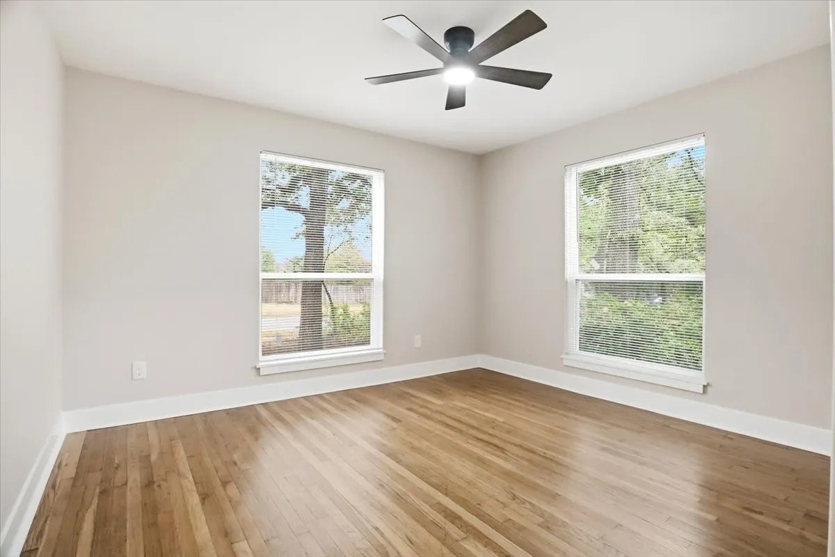Single Family Residence For Sale in Tarrant County , 2900 Hunter Street, Fort Worth, Texas 76112, 4 Bedroom, 2 Bathroom, Garage spaces, 1,539 Sqft, built in 1948, mls#21404672, Real Estate Agent in Fort Worth, Homes For Sale in Tarrant county, Homes For Sale in Fort Worth, Realtor in Fort Worth Texas, Real Estate Brokerage Independent Realty Texas, Luminita Cordes Realtor