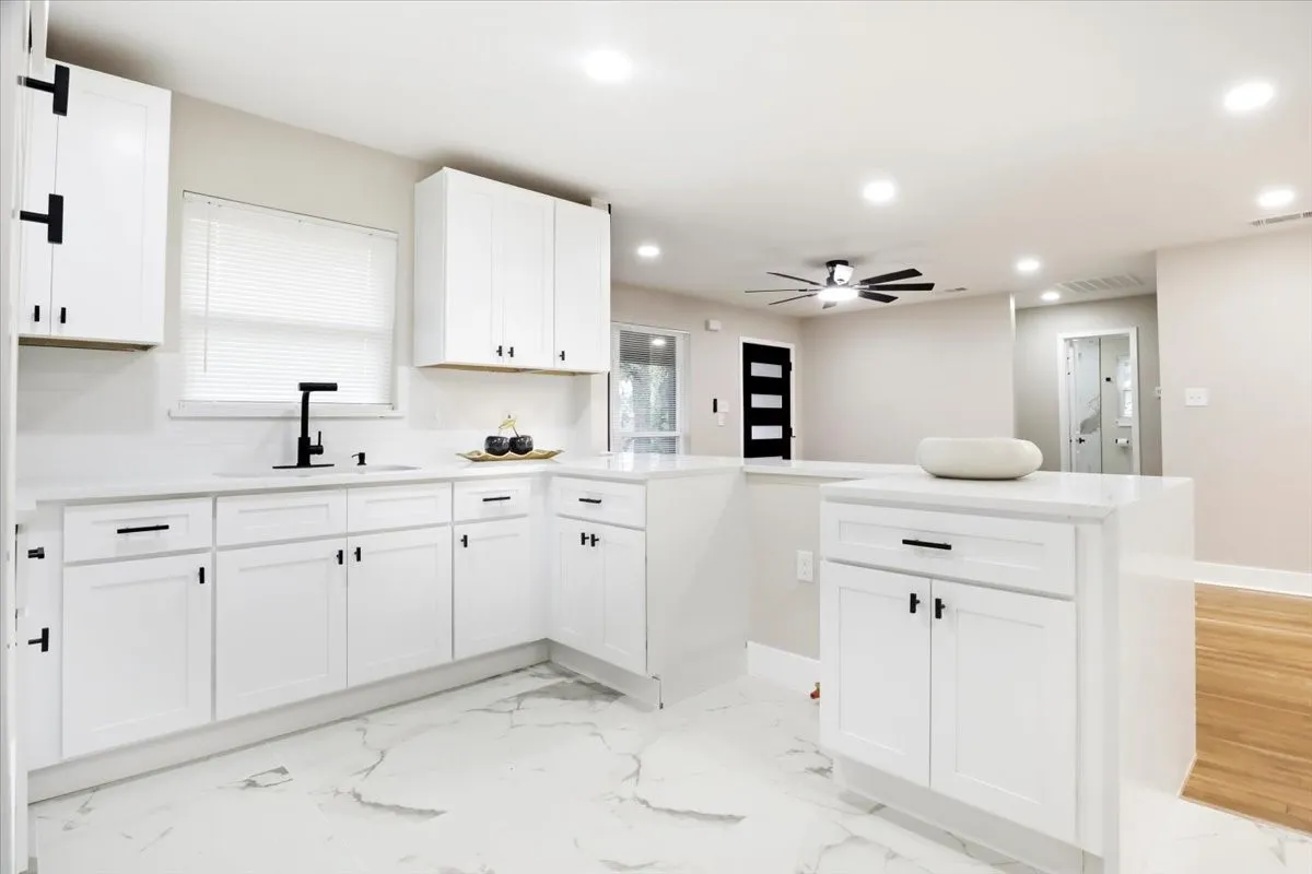 Single Family Residence For Sale in Tarrant County , 2900 Hunter Street, Fort Worth, Texas 76112, 4 Bedroom, 2 Bathroom, Garage spaces, 1,539 Sqft, built in 1948, mls#21404672, Real Estate Agent in Fort Worth, Homes For Sale in Tarrant county, Homes For Sale in Fort Worth, Realtor in Fort Worth Texas, Real Estate Brokerage Independent Realty Texas, Luminita Cordes Realtor