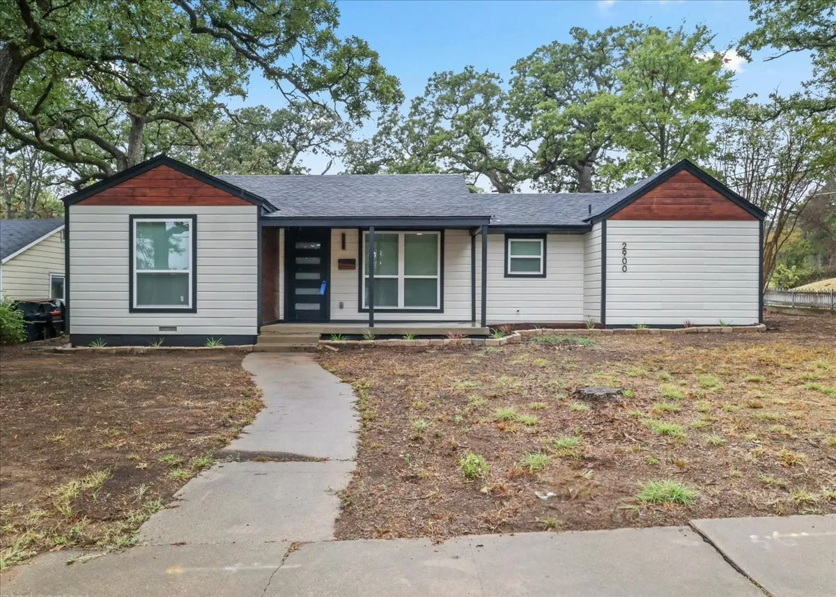 Single Family Residence For Sale in Tarrant County , 2900 Hunter Street, Fort Worth, Texas 76112, 4 Bedroom, 2 Bathroom, Garage spaces, 1,539 Sqft, built in 1948, mls#21404672, Real Estate Agent in Fort Worth, Homes For Sale in Tarrant county, Homes For Sale in Fort Worth, Realtor in Fort Worth Texas, Real Estate Brokerage Independent Realty Texas, Luminita Cordes Realtor