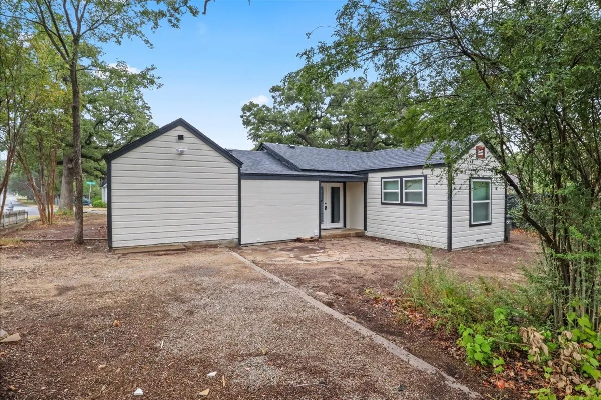 Single Family Residence For Sale in Tarrant County , 2900 Hunter Street, Fort Worth, Texas 76112, 4 Bedroom, 2 Bathroom, Garage spaces, 1,539 Sqft, built in 1948, mls#21404672, Real Estate Agent in Fort Worth, Homes For Sale in Tarrant county, Homes For Sale in Fort Worth, Realtor in Fort Worth Texas, Real Estate Brokerage Independent Realty Texas, Luminita Cordes Realtor