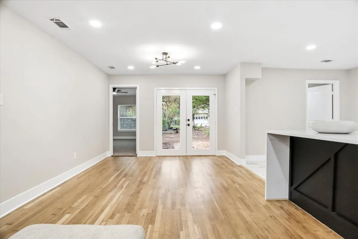 Single Family Residence For Sale in Tarrant County , 2900 Hunter Street, Fort Worth, Texas 76112, 4 Bedroom, 2 Bathroom, Garage spaces, 1,539 Sqft, built in 1948, mls#21404672, Real Estate Agent in Fort Worth, Homes For Sale in Tarrant county, Homes For Sale in Fort Worth, Realtor in Fort Worth Texas, Real Estate Brokerage Independent Realty Texas, Luminita Cordes Realtor