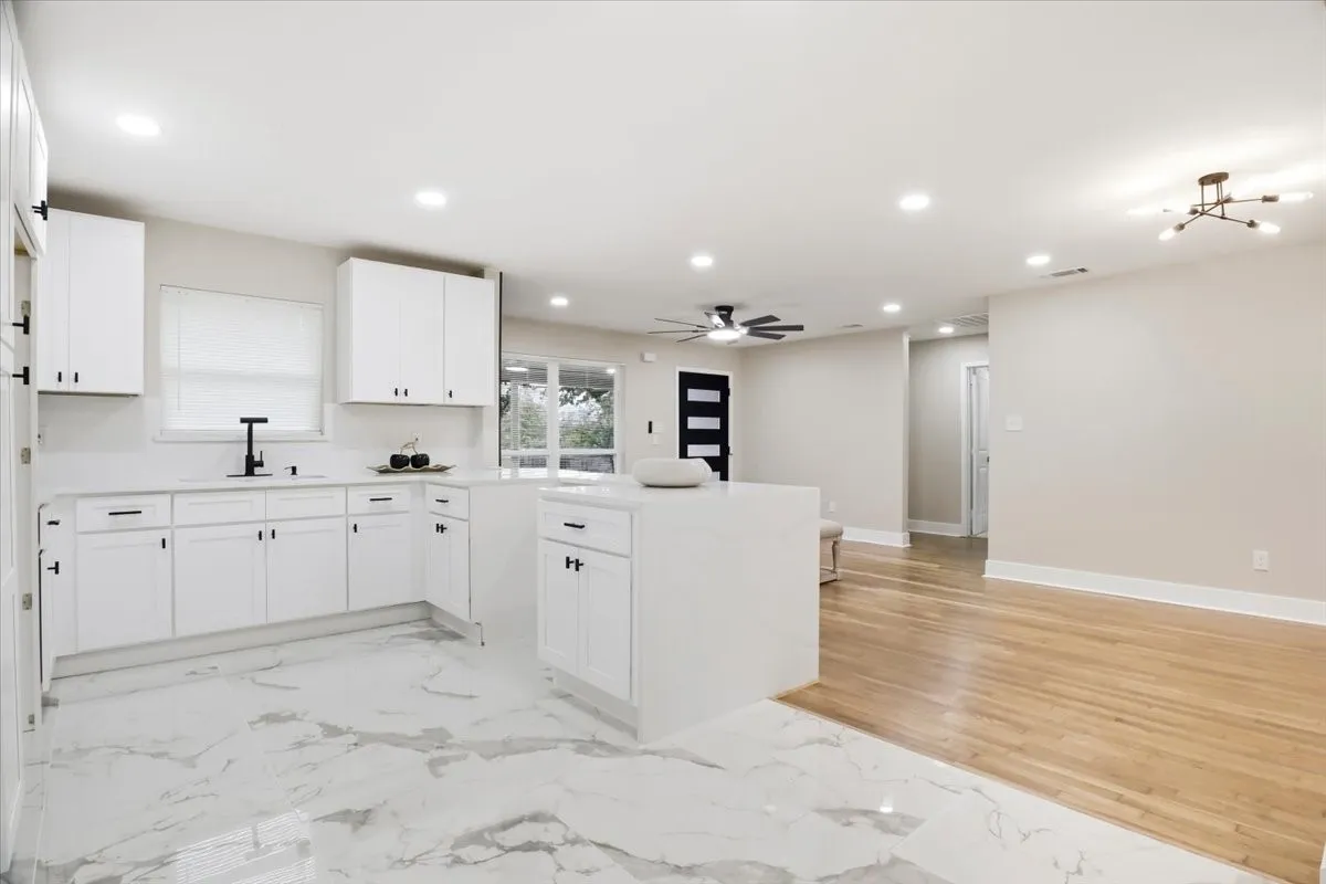 Single Family Residence For Sale in Tarrant County , 2900 Hunter Street, Fort Worth, Texas 76112, 4 Bedroom, 2 Bathroom, Garage spaces, 1,539 Sqft, built in 1948, mls#21404672, Real Estate Agent in Fort Worth, Homes For Sale in Tarrant county, Homes For Sale in Fort Worth, Realtor in Fort Worth Texas, Real Estate Brokerage Independent Realty Texas, Luminita Cordes Realtor
