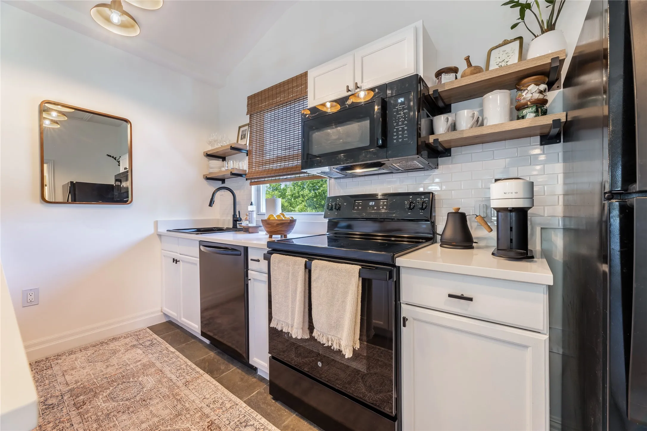 Single Family Residence For Rent in Dallas County , 2402 Misty Lane, Carrollton, Texas 75006, 1 Bedroom, 1 Bathroom, Garage spaces, 600 Sqft, built in 1966, mls#21404675, Real Estate Agent in Carrollton, Homes For Rent in Dallas county, Homes For Rent in Carrollton, Realtor in Carrollton Texas, Real Estate Brokerage Independent Realty Texas, Luminita Cordes Realtor