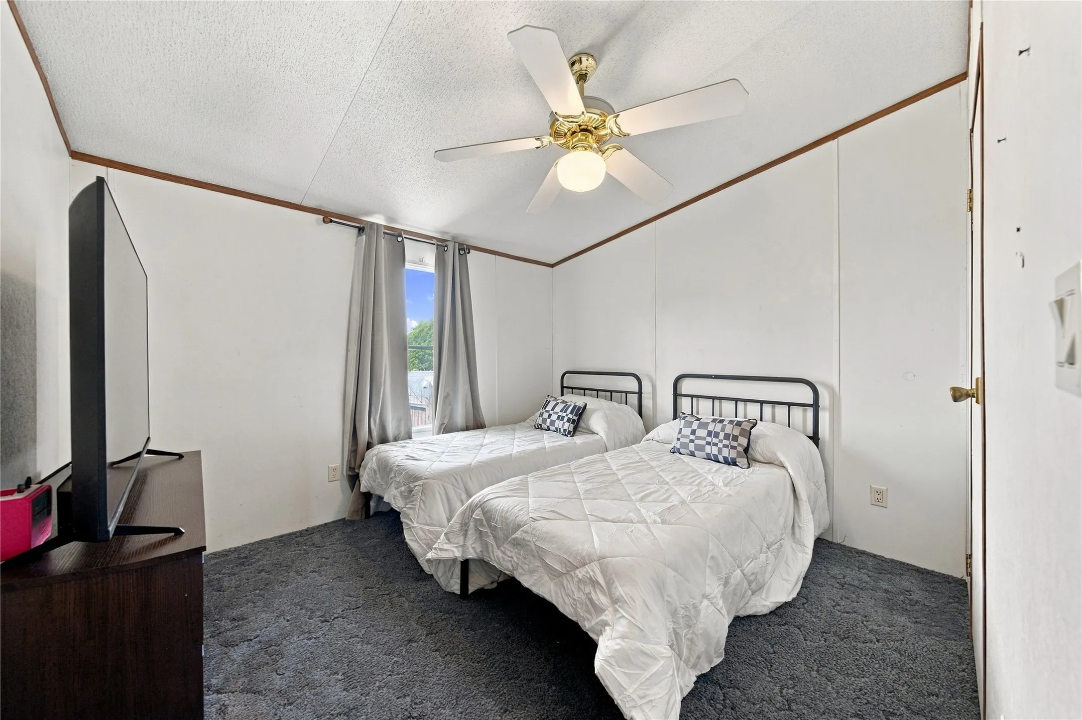 Mobile Home For Sale in Van Zandt County , 455 VZ County Road 2421, Canton, Texas 75103, 2 Bedroom, 2 Bathroom, Garage spaces, 1,120 Sqft, built in 2000, mls#21400015, Real Estate Agent in Canton, Homes For Sale in Van Zandt county, Homes For Sale in Canton, Realtor in Canton Texas, Real Estate Brokerage Independent Realty Texas, Luminita Cordes Realtor
