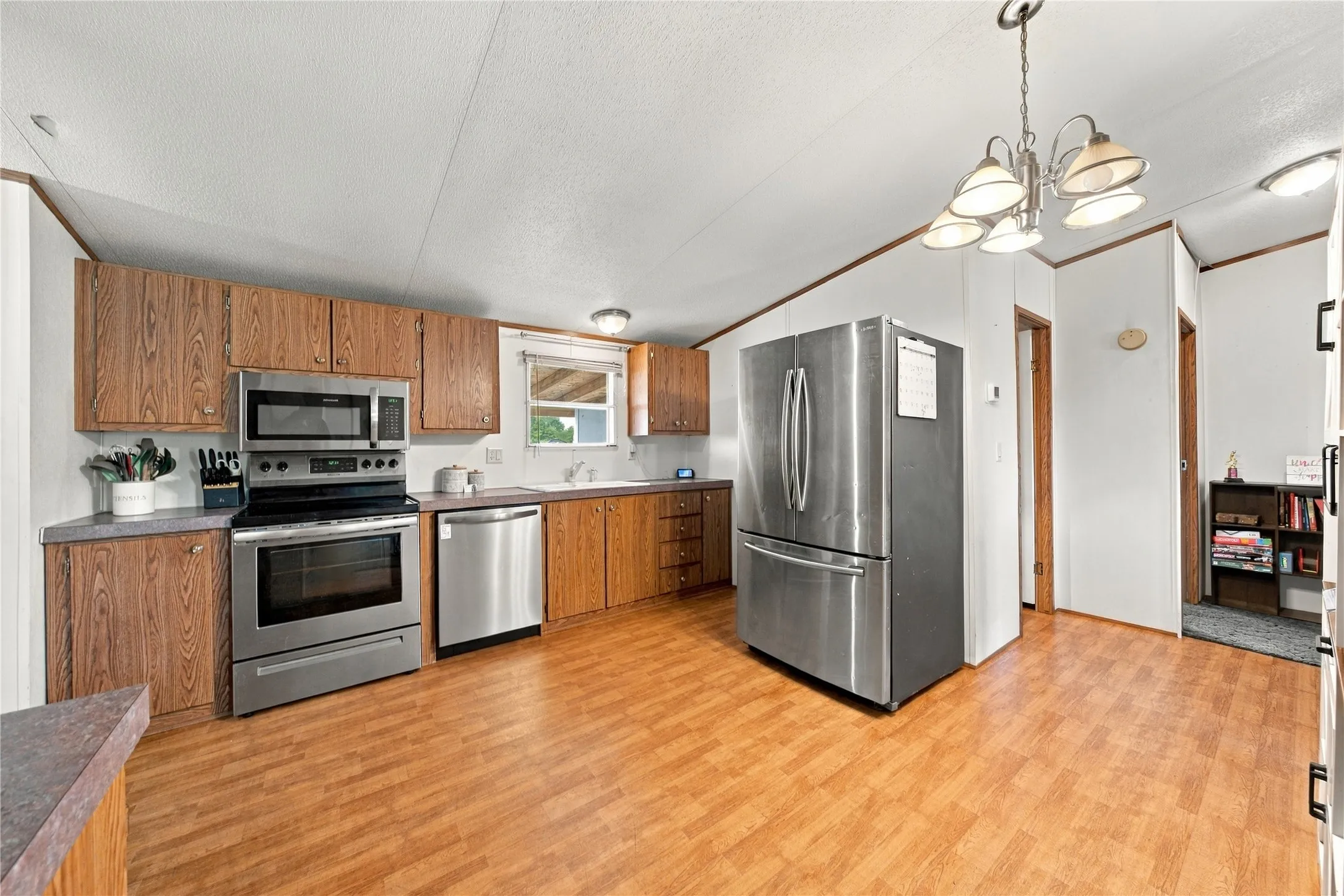 Mobile Home For Sale in Van Zandt County , 455 VZ County Road 2421, Canton, Texas 75103, 2 Bedroom, 2 Bathroom, Garage spaces, 1,120 Sqft, built in 2000, mls#21400015, Real Estate Agent in Canton, Homes For Sale in Van Zandt county, Homes For Sale in Canton, Realtor in Canton Texas, Real Estate Brokerage Independent Realty Texas, Luminita Cordes Realtor