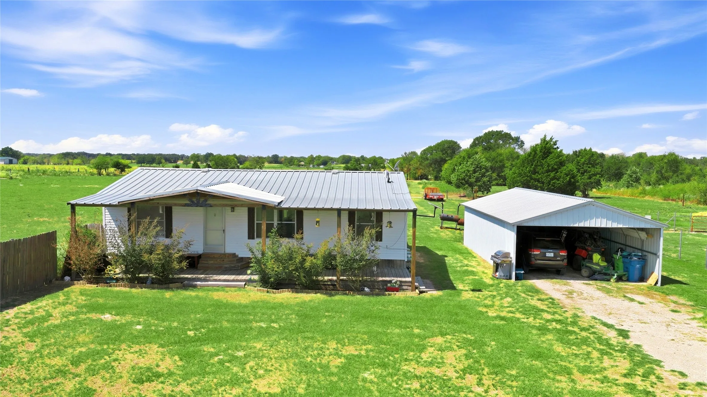 Mobile Home For Sale in Van Zandt County , 455 VZ County Road 2421, Canton, Texas 75103, 2 Bedroom, 2 Bathroom, Garage spaces, 1,120 Sqft, built in 2000, mls#21400015, Real Estate Agent in Canton, Homes For Sale in Van Zandt county, Homes For Sale in Canton, Realtor in Canton Texas, Real Estate Brokerage Independent Realty Texas, Luminita Cordes Realtor