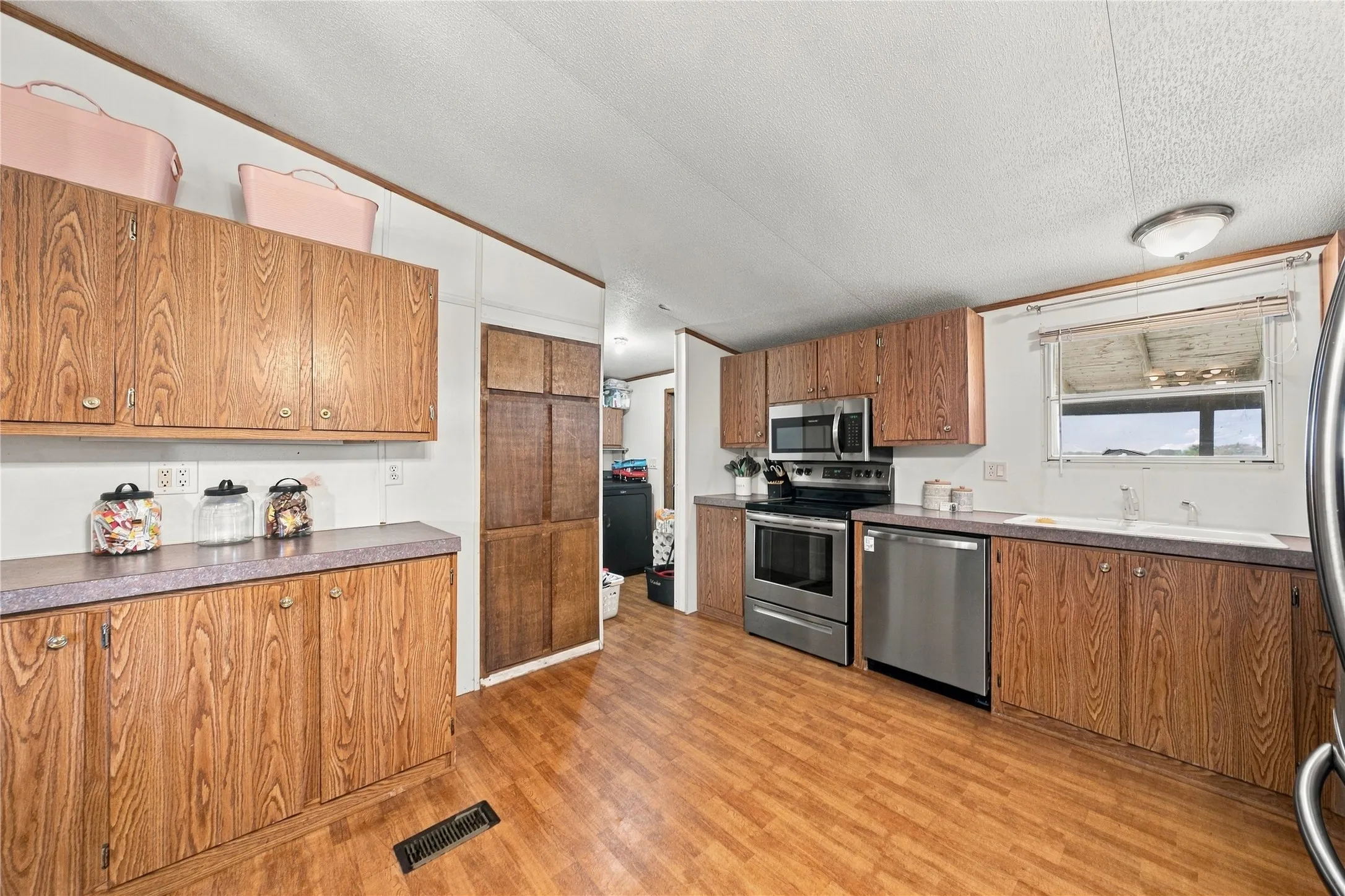 Mobile Home For Sale in Van Zandt County , 455 VZ County Road 2421, Canton, Texas 75103, 2 Bedroom, 2 Bathroom, Garage spaces, 1,120 Sqft, built in 2000, mls#21400015, Real Estate Agent in Canton, Homes For Sale in Van Zandt county, Homes For Sale in Canton, Realtor in Canton Texas, Real Estate Brokerage Independent Realty Texas, Luminita Cordes Realtor