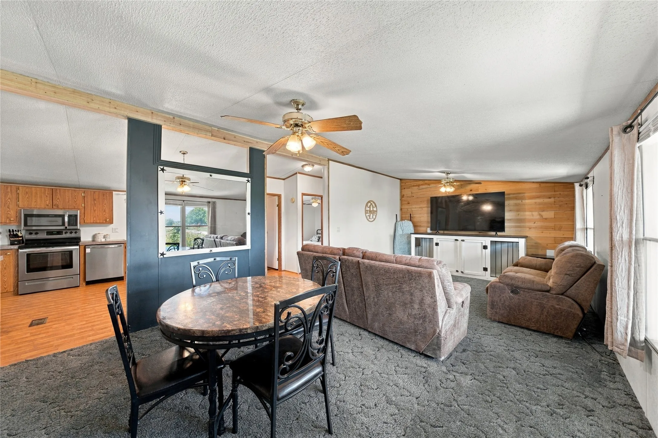 Mobile Home For Sale in Van Zandt County , 455 VZ County Road 2421, Canton, Texas 75103, 2 Bedroom, 2 Bathroom, Garage spaces, 1,120 Sqft, built in 2000, mls#21400015, Real Estate Agent in Canton, Homes For Sale in Van Zandt county, Homes For Sale in Canton, Realtor in Canton Texas, Real Estate Brokerage Independent Realty Texas, Luminita Cordes Realtor