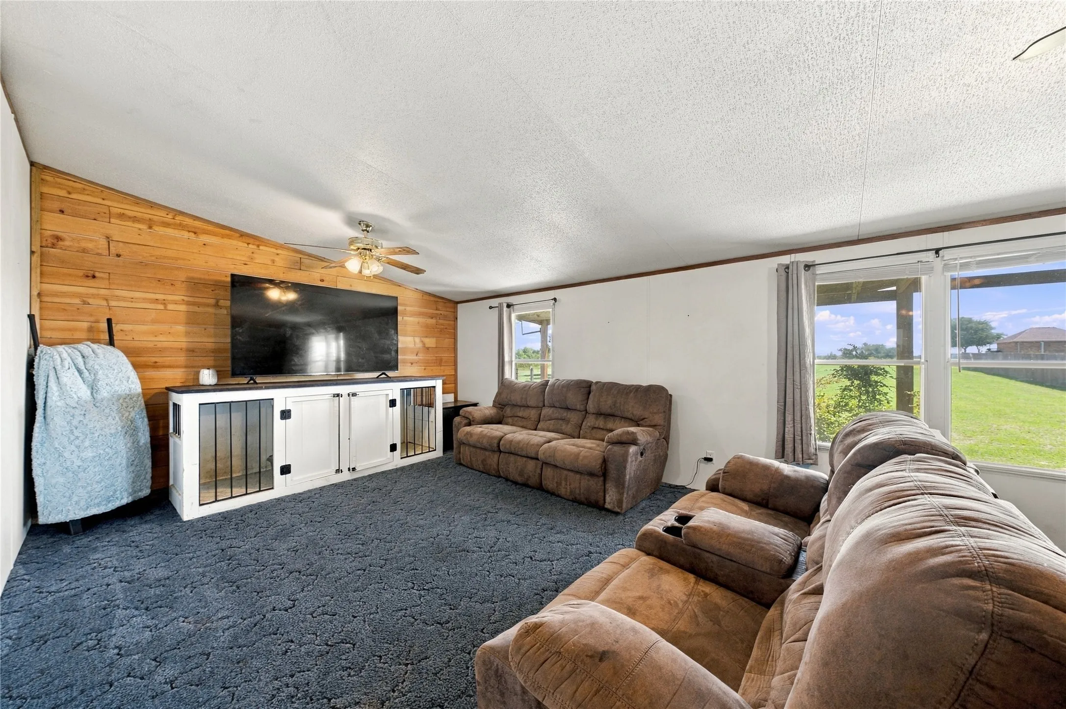Mobile Home For Sale in Van Zandt County , 455 VZ County Road 2421, Canton, Texas 75103, 2 Bedroom, 2 Bathroom, Garage spaces, 1,120 Sqft, built in 2000, mls#21400015, Real Estate Agent in Canton, Homes For Sale in Van Zandt county, Homes For Sale in Canton, Realtor in Canton Texas, Real Estate Brokerage Independent Realty Texas, Luminita Cordes Realtor