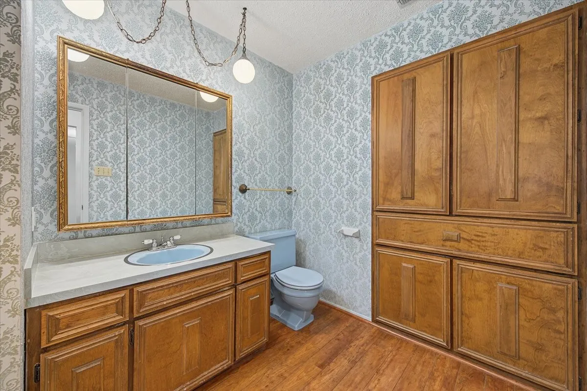 Wood-finish flooring with patterned wall covering