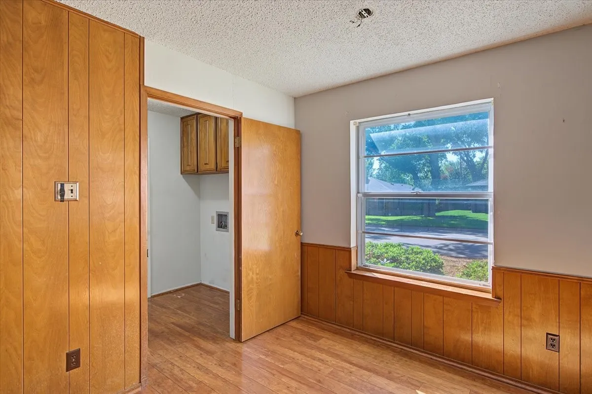 Single Family Residence For Sale in Tarrant County , 3845 Delmas Drive, Benbrook, Texas 76116, 3 Bedroom, 3 Bathroom, 2 Garage spaces, 1,787 Sqft, built in 1971, mls#21399145, Real Estate Agent in Benbrook, Homes For Sale in Tarrant county, Homes For Sale in Benbrook, Realtor in Benbrook Texas, Real Estate Brokerage Independent Realty Texas, Luminita Cordes Realtor