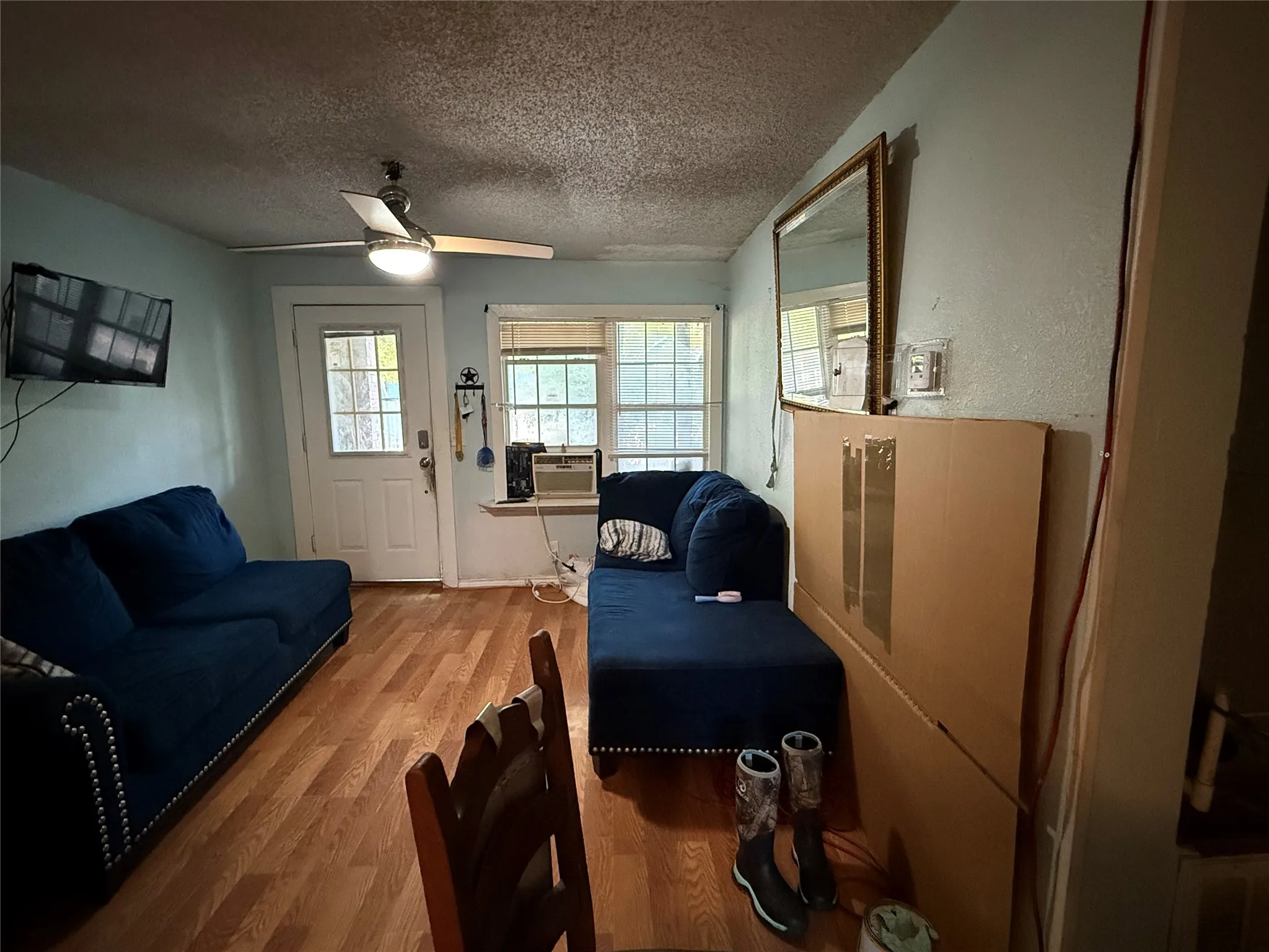 Single Family Residence For Sale in Tarrant County , 4100 Chickasaw Avenue, Fort Worth, Texas 76119, 3 Bedroom, 2 Bathroom, Garage spaces, 1,170 Sqft, built in 1952, mls#21404680, Real Estate Agent in Fort Worth, Homes For Sale in Tarrant county, Homes For Sale in Fort Worth, Realtor in Fort Worth Texas, Real Estate Brokerage Independent Realty Texas, Luminita Cordes Realtor