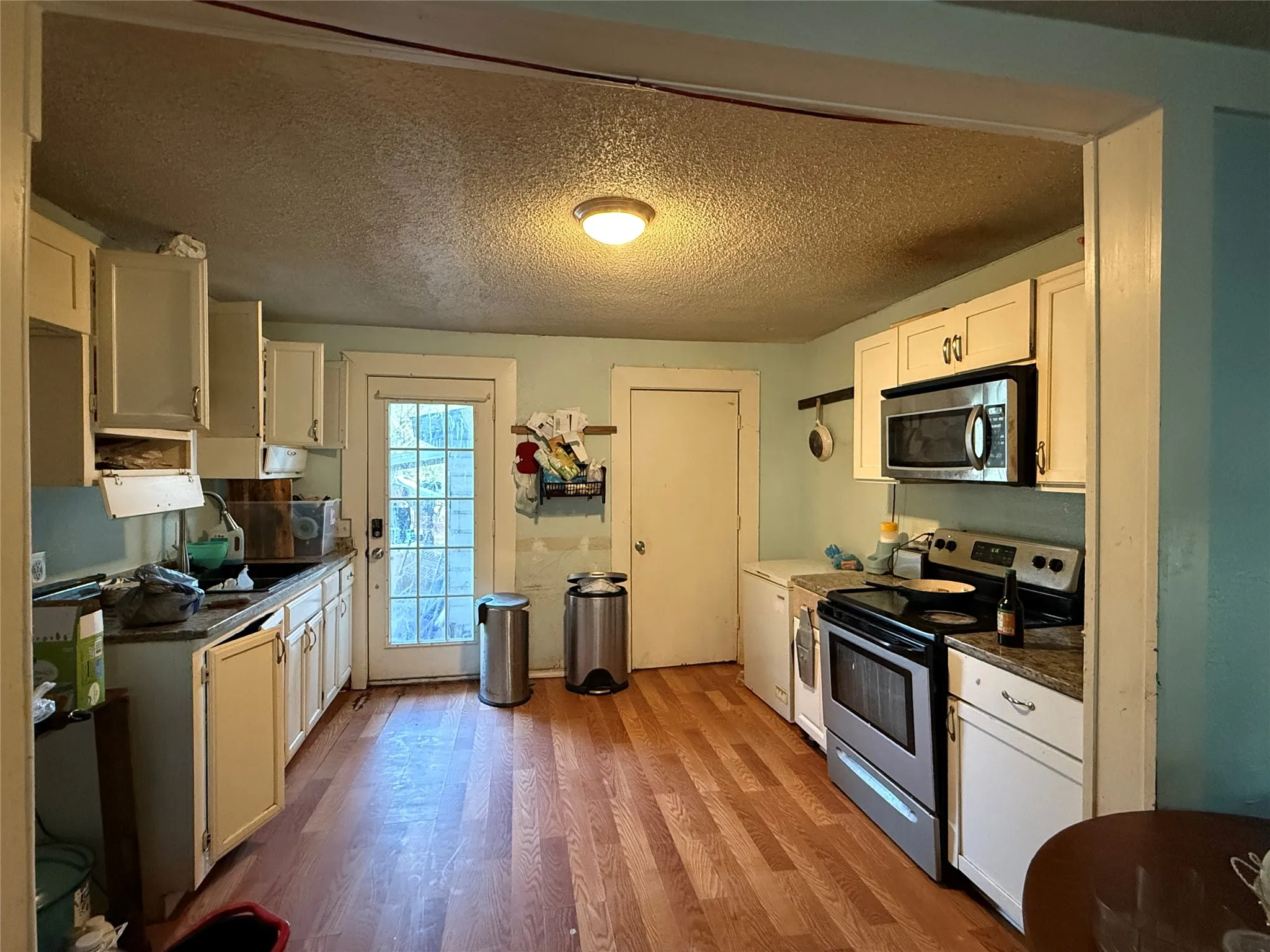 Single Family Residence For Sale in Tarrant County , 4100 Chickasaw Avenue, Fort Worth, Texas 76119, 3 Bedroom, 2 Bathroom, Garage spaces, 1,170 Sqft, built in 1952, mls#21404680, Real Estate Agent in Fort Worth, Homes For Sale in Tarrant county, Homes For Sale in Fort Worth, Realtor in Fort Worth Texas, Real Estate Brokerage Independent Realty Texas, Luminita Cordes Realtor