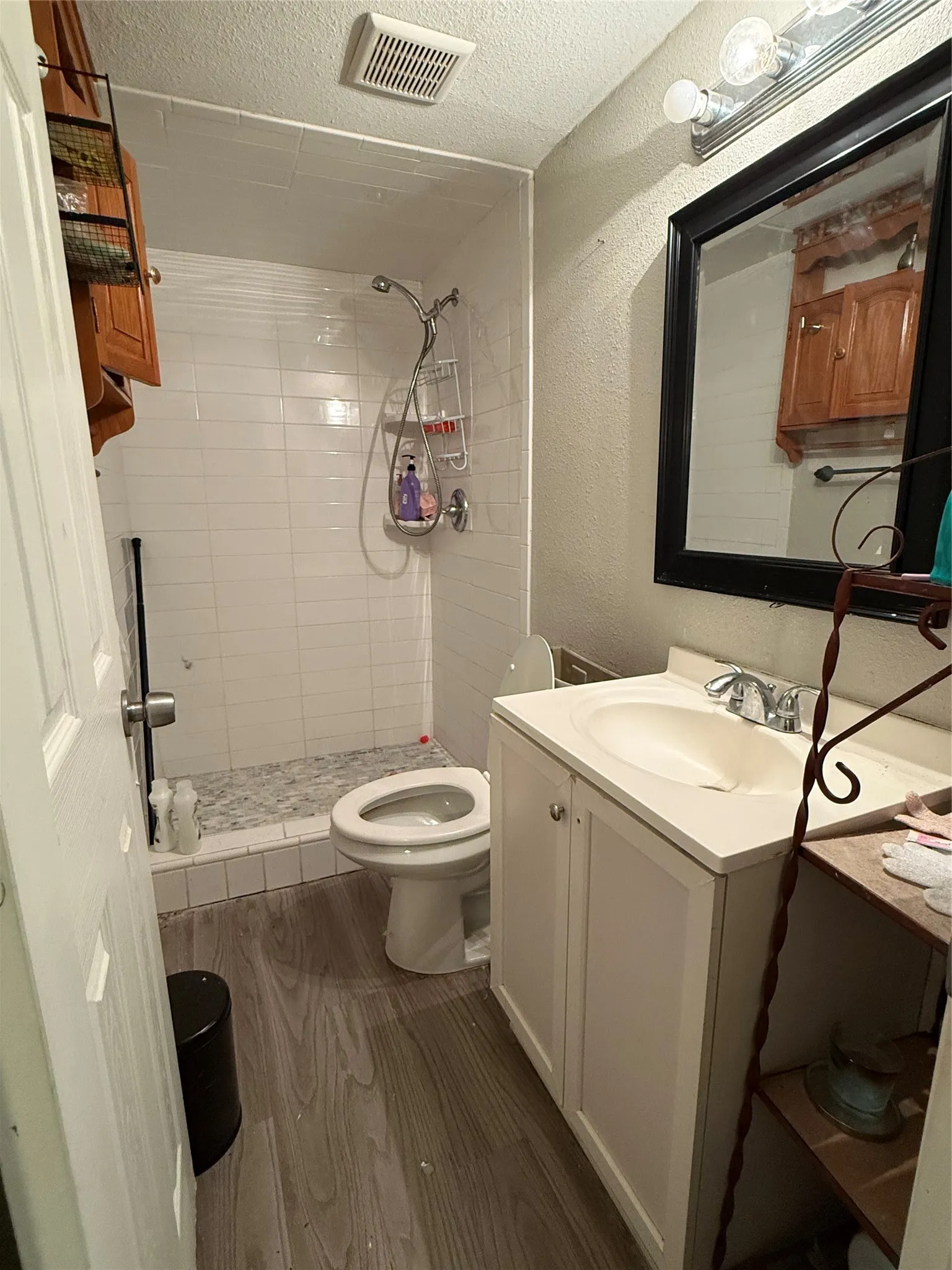 Single Family Residence For Sale in Tarrant County , 4100 Chickasaw Avenue, Fort Worth, Texas 76119, 3 Bedroom, 2 Bathroom, Garage spaces, 1,170 Sqft, built in 1952, mls#21404680, Real Estate Agent in Fort Worth, Homes For Sale in Tarrant county, Homes For Sale in Fort Worth, Realtor in Fort Worth Texas, Real Estate Brokerage Independent Realty Texas, Luminita Cordes Realtor