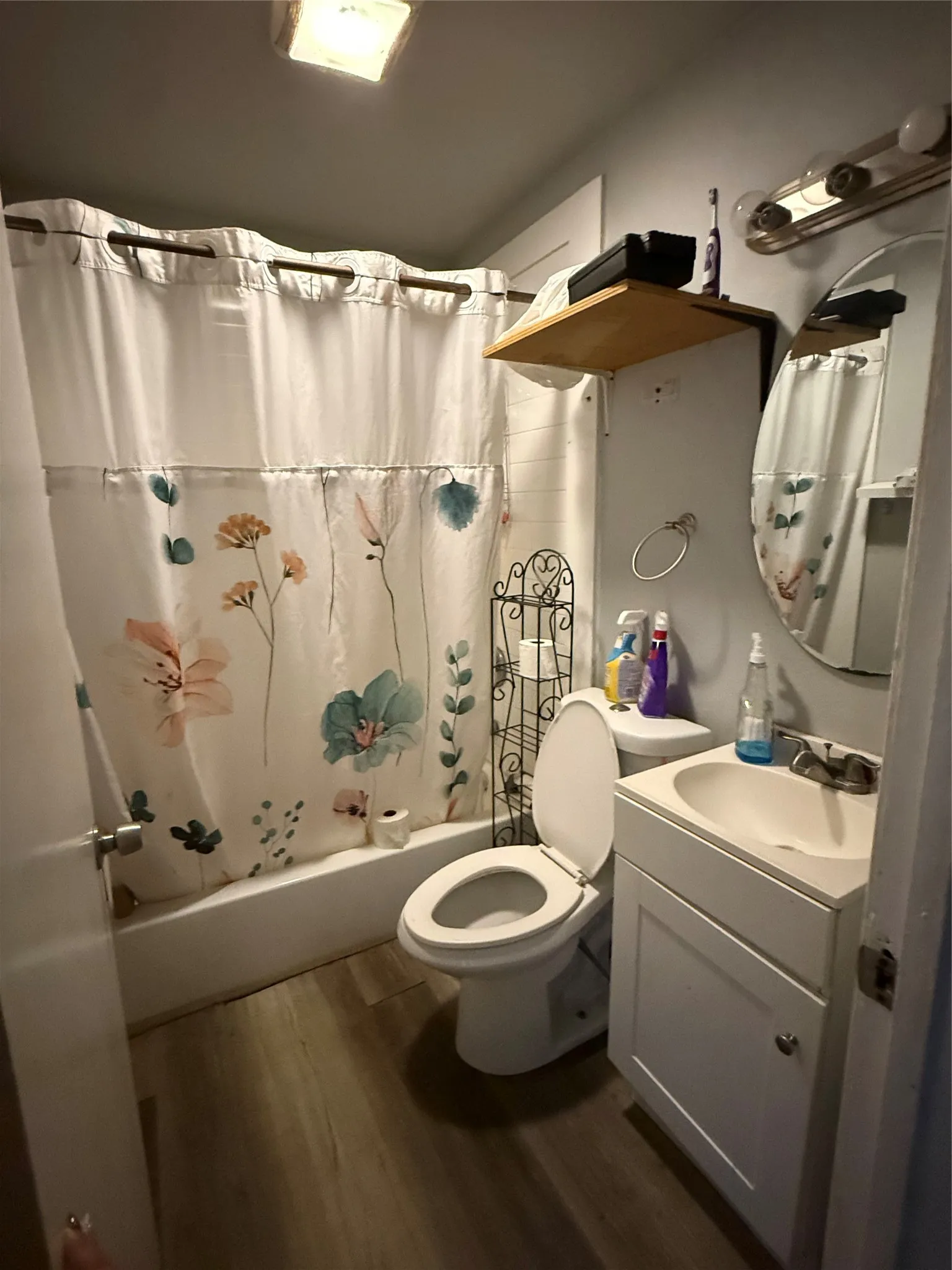 Single Family Residence For Sale in Tarrant County , 4100 Chickasaw Avenue, Fort Worth, Texas 76119, 3 Bedroom, 2 Bathroom, Garage spaces, 1,170 Sqft, built in 1952, mls#21404680, Real Estate Agent in Fort Worth, Homes For Sale in Tarrant county, Homes For Sale in Fort Worth, Realtor in Fort Worth Texas, Real Estate Brokerage Independent Realty Texas, Luminita Cordes Realtor