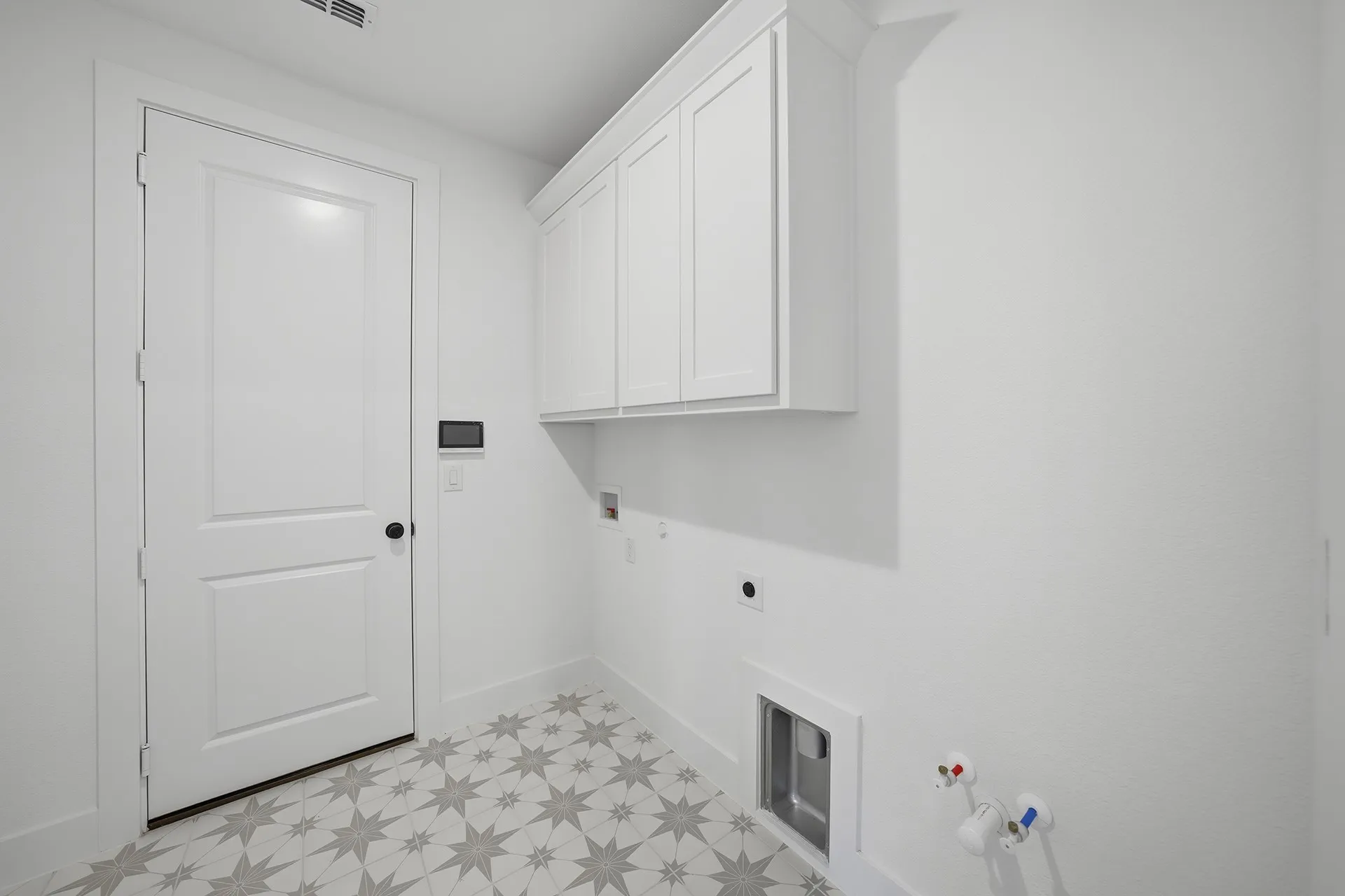 Single Family Residence For Sale in Collin County , 7204 Monarch Trail, Mc Kinney, Texas 75071, 4 Bedroom, 4 Bathroom, 2 Garage spaces, 3,527 Sqft, built in 2025, mls#21404682, Real Estate Agent in Mc Kinney, Homes For Sale in Collin county, Homes For Sale in Mc Kinney, Realtor in Mc Kinney Texas, Real Estate Brokerage Independent Realty Texas, Luminita Cordes Realtor