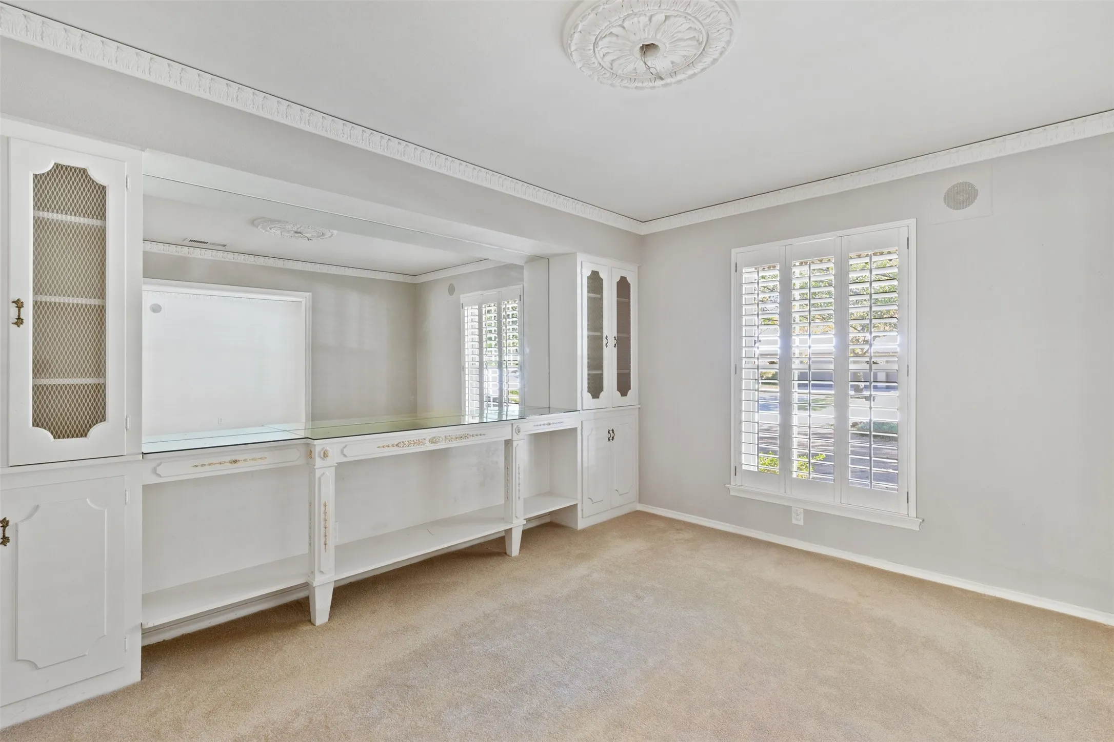 Single Family Residence For Sale in Dallas County , 7010 S Janmar Drive, Dallas, Texas 75230, 6 Bedroom, 4 Bathroom, 3 Garage spaces, 3,193 Sqft, built in 1958, mls#21404600, Real Estate Agent in Dallas, Homes For Sale in Dallas county, Homes For Sale in Dallas, Realtor in Dallas Texas, Real Estate Brokerage Independent Realty Texas, Luminita Cordes Realtor