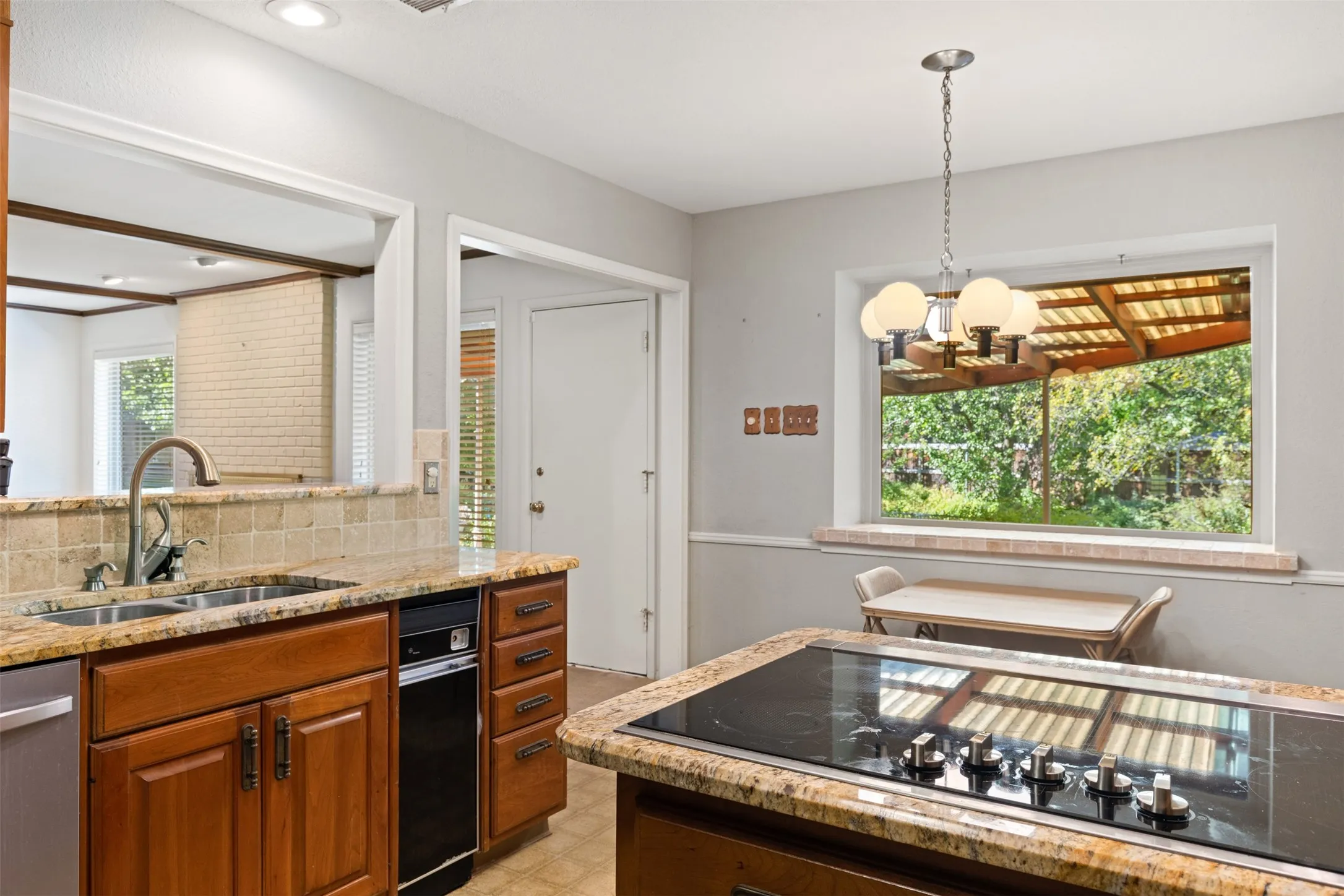 Single Family Residence For Sale in Dallas County , 7010 S Janmar Drive, Dallas, Texas 75230, 6 Bedroom, 4 Bathroom, 3 Garage spaces, 3,193 Sqft, built in 1958, mls#21404600, Real Estate Agent in Dallas, Homes For Sale in Dallas county, Homes For Sale in Dallas, Realtor in Dallas Texas, Real Estate Brokerage Independent Realty Texas, Luminita Cordes Realtor