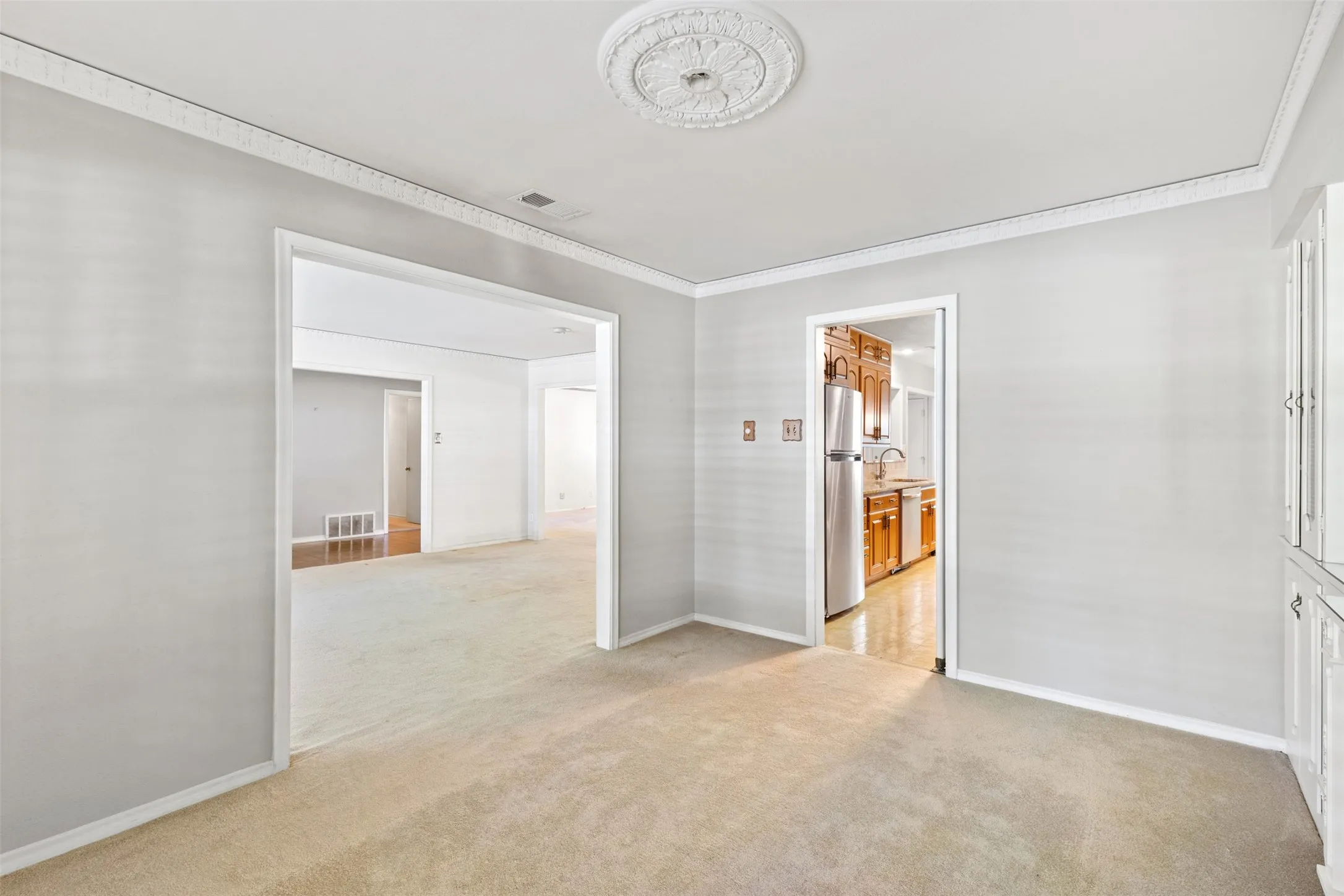 Single Family Residence For Sale in Dallas County , 7010 S Janmar Drive, Dallas, Texas 75230, 6 Bedroom, 4 Bathroom, 3 Garage spaces, 3,193 Sqft, built in 1958, mls#21404600, Real Estate Agent in Dallas, Homes For Sale in Dallas county, Homes For Sale in Dallas, Realtor in Dallas Texas, Real Estate Brokerage Independent Realty Texas, Luminita Cordes Realtor