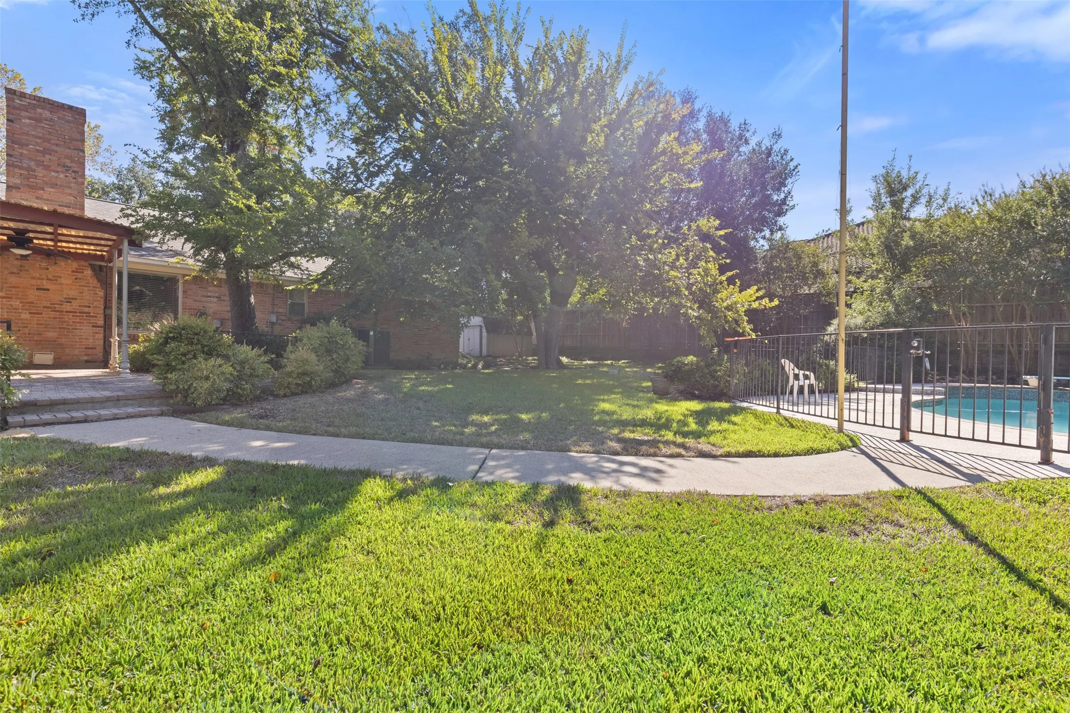 Single Family Residence For Sale in Dallas County , 7010 S Janmar Drive, Dallas, Texas 75230, 6 Bedroom, 4 Bathroom, 3 Garage spaces, 3,193 Sqft, built in 1958, mls#21404600, Real Estate Agent in Dallas, Homes For Sale in Dallas county, Homes For Sale in Dallas, Realtor in Dallas Texas, Real Estate Brokerage Independent Realty Texas, Luminita Cordes Realtor