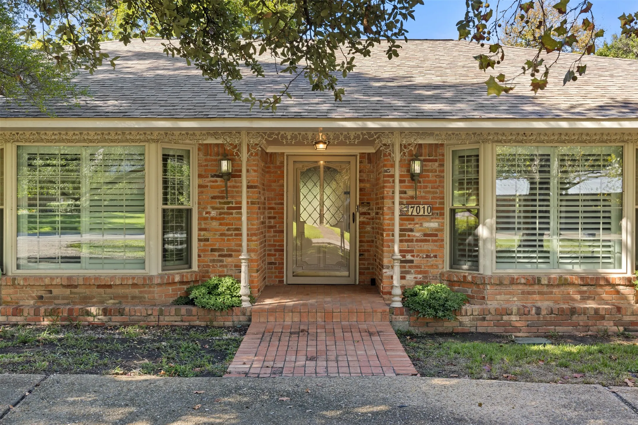 Single Family Residence For Sale in Dallas County , 7010 S Janmar Drive, Dallas, Texas 75230, 6 Bedroom, 4 Bathroom, 3 Garage spaces, 3,193 Sqft, built in 1958, mls#21404600, Real Estate Agent in Dallas, Homes For Sale in Dallas county, Homes For Sale in Dallas, Realtor in Dallas Texas, Real Estate Brokerage Independent Realty Texas, Luminita Cordes Realtor