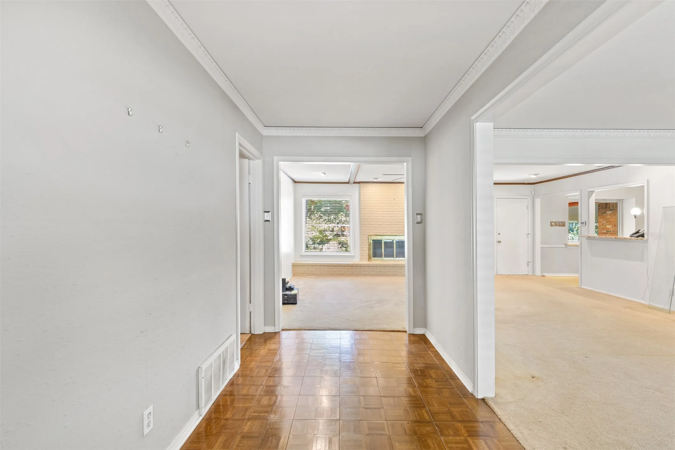 Single Family Residence For Sale in Dallas County , 7010 S Janmar Drive, Dallas, Texas 75230, 6 Bedroom, 4 Bathroom, 3 Garage spaces, 3,193 Sqft, built in 1958, mls#21404600, Real Estate Agent in Dallas, Homes For Sale in Dallas county, Homes For Sale in Dallas, Realtor in Dallas Texas, Real Estate Brokerage Independent Realty Texas, Luminita Cordes Realtor