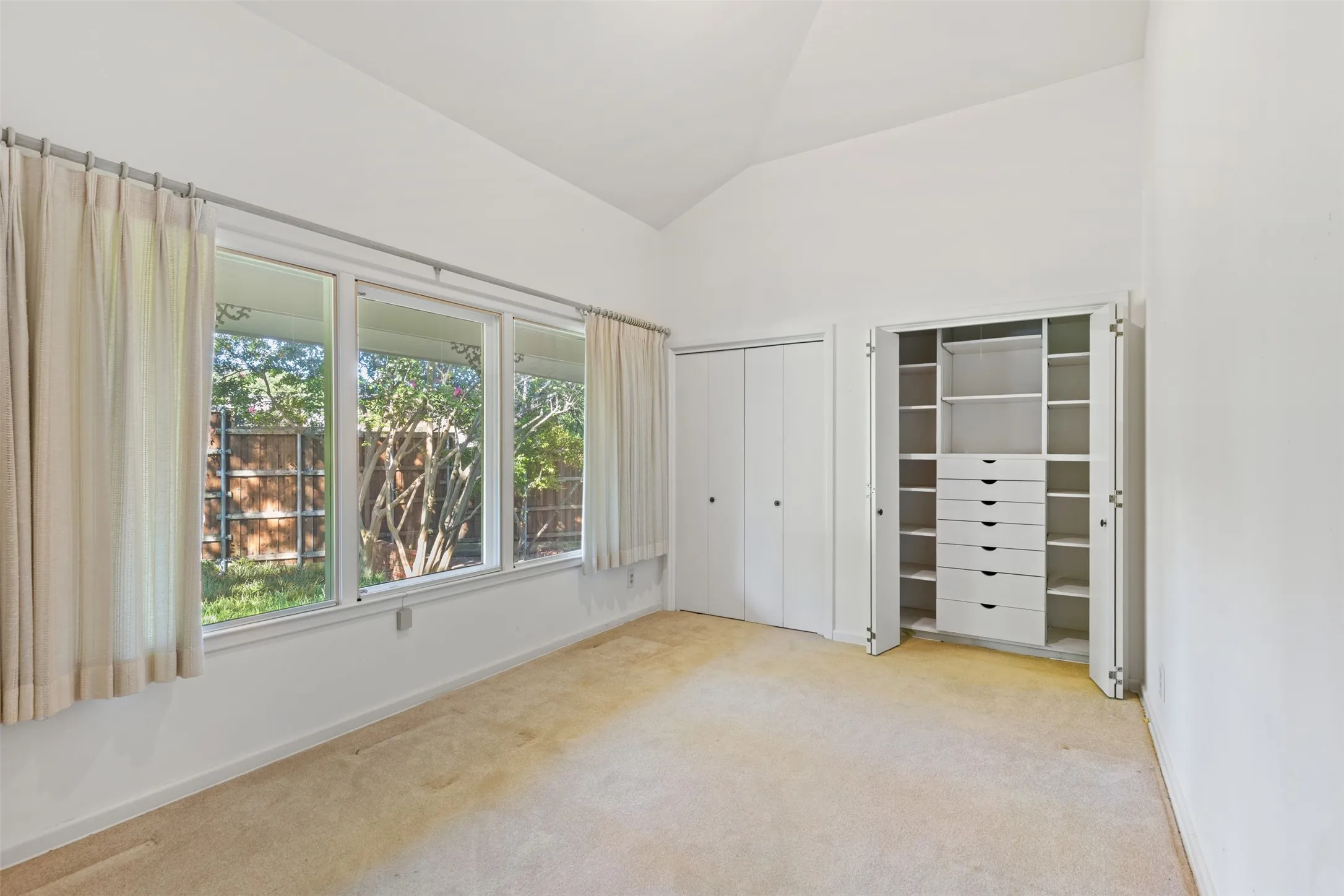Single Family Residence For Sale in Dallas County , 7010 S Janmar Drive, Dallas, Texas 75230, 6 Bedroom, 4 Bathroom, 3 Garage spaces, 3,193 Sqft, built in 1958, mls#21404600, Real Estate Agent in Dallas, Homes For Sale in Dallas county, Homes For Sale in Dallas, Realtor in Dallas Texas, Real Estate Brokerage Independent Realty Texas, Luminita Cordes Realtor