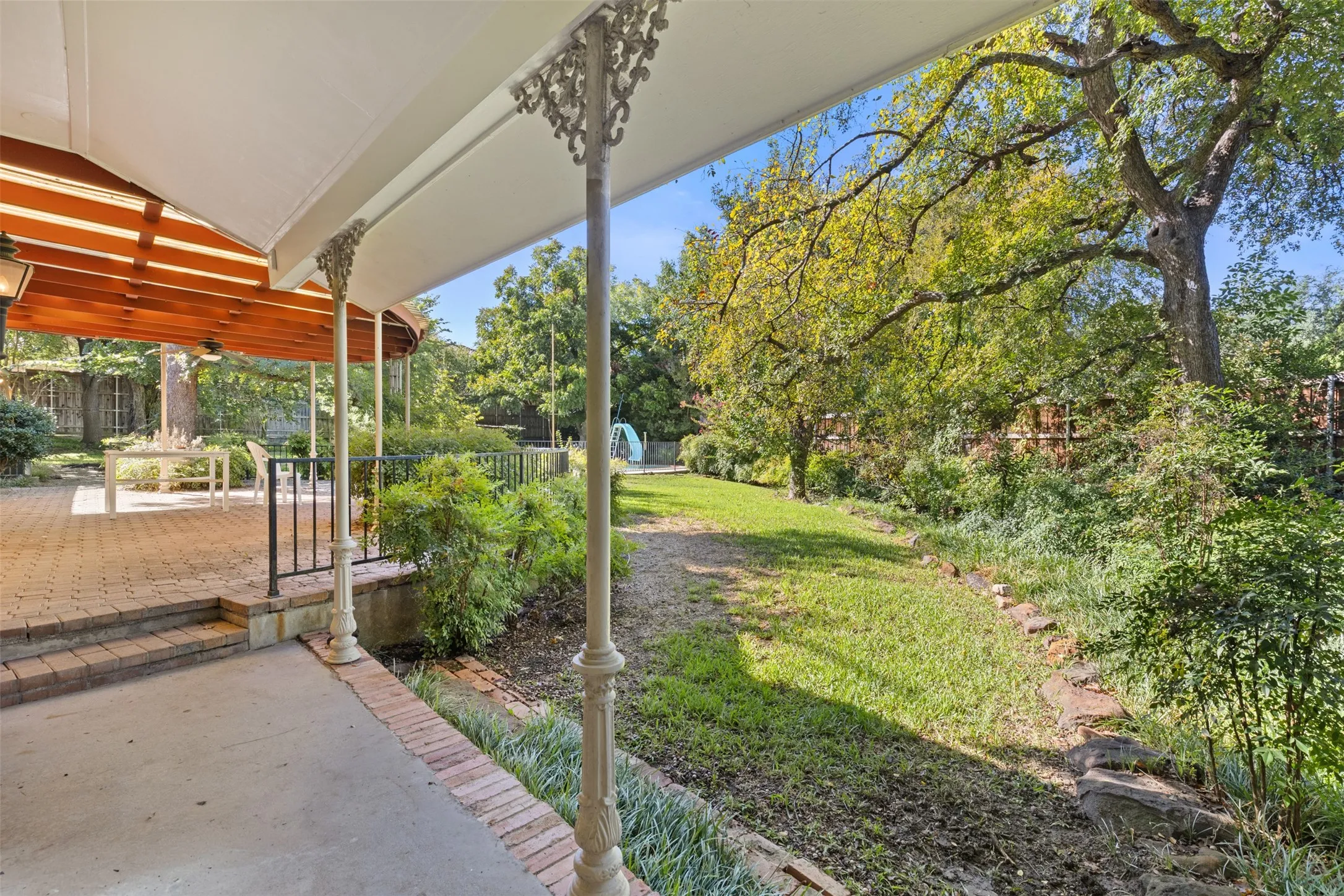 Single Family Residence For Sale in Dallas County , 7010 S Janmar Drive, Dallas, Texas 75230, 6 Bedroom, 4 Bathroom, 3 Garage spaces, 3,193 Sqft, built in 1958, mls#21404600, Real Estate Agent in Dallas, Homes For Sale in Dallas county, Homes For Sale in Dallas, Realtor in Dallas Texas, Real Estate Brokerage Independent Realty Texas, Luminita Cordes Realtor