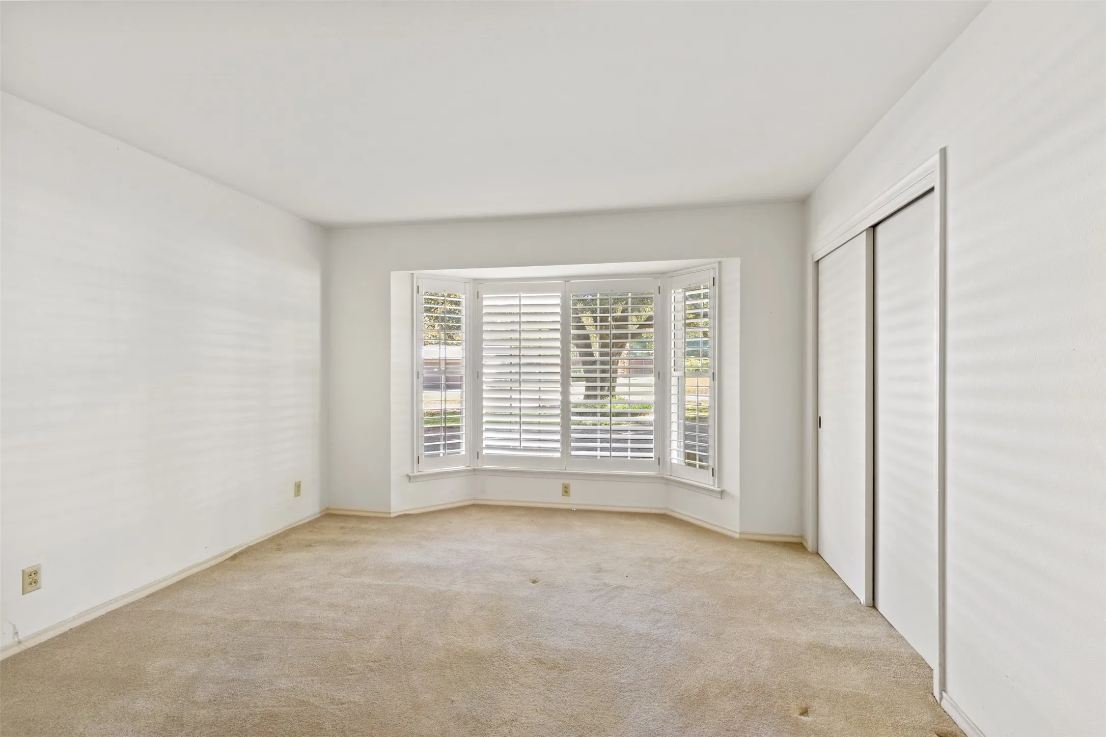 Single Family Residence For Sale in Dallas County , 7010 S Janmar Drive, Dallas, Texas 75230, 6 Bedroom, 4 Bathroom, 3 Garage spaces, 3,193 Sqft, built in 1958, mls#21404600, Real Estate Agent in Dallas, Homes For Sale in Dallas county, Homes For Sale in Dallas, Realtor in Dallas Texas, Real Estate Brokerage Independent Realty Texas, Luminita Cordes Realtor