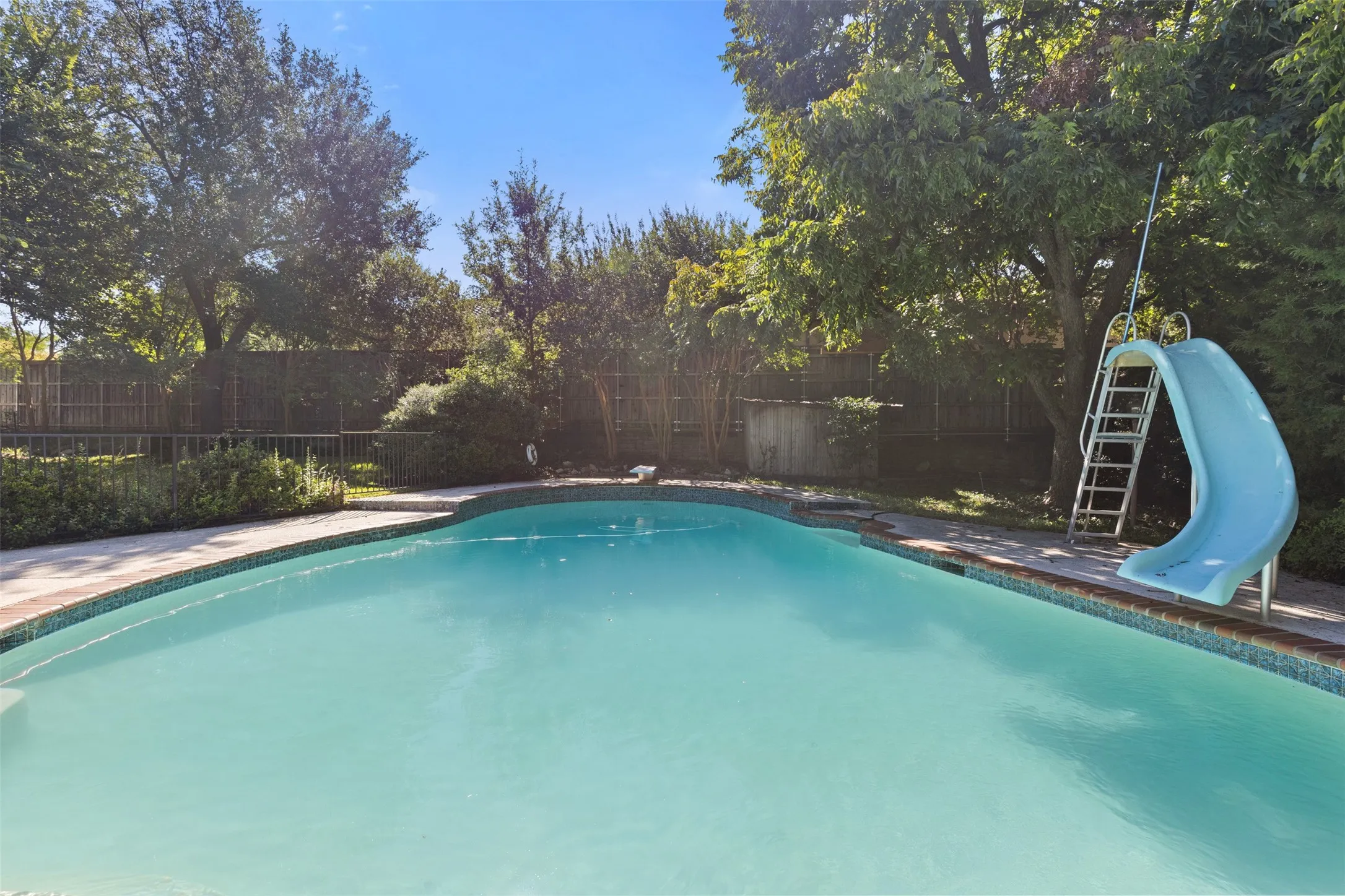 Single Family Residence For Sale in Dallas County , 7010 S Janmar Drive, Dallas, Texas 75230, 6 Bedroom, 4 Bathroom, 3 Garage spaces, 3,193 Sqft, built in 1958, mls#21404600, Real Estate Agent in Dallas, Homes For Sale in Dallas county, Homes For Sale in Dallas, Realtor in Dallas Texas, Real Estate Brokerage Independent Realty Texas, Luminita Cordes Realtor