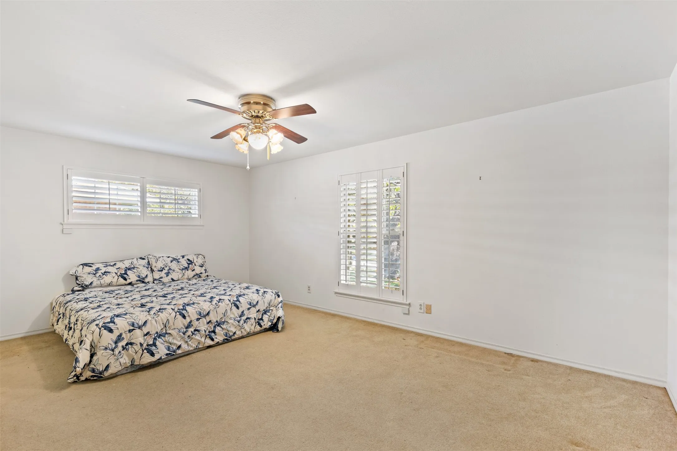 Single Family Residence For Sale in Dallas County , 7010 S Janmar Drive, Dallas, Texas 75230, 6 Bedroom, 4 Bathroom, 3 Garage spaces, 3,193 Sqft, built in 1958, mls#21404600, Real Estate Agent in Dallas, Homes For Sale in Dallas county, Homes For Sale in Dallas, Realtor in Dallas Texas, Real Estate Brokerage Independent Realty Texas, Luminita Cordes Realtor