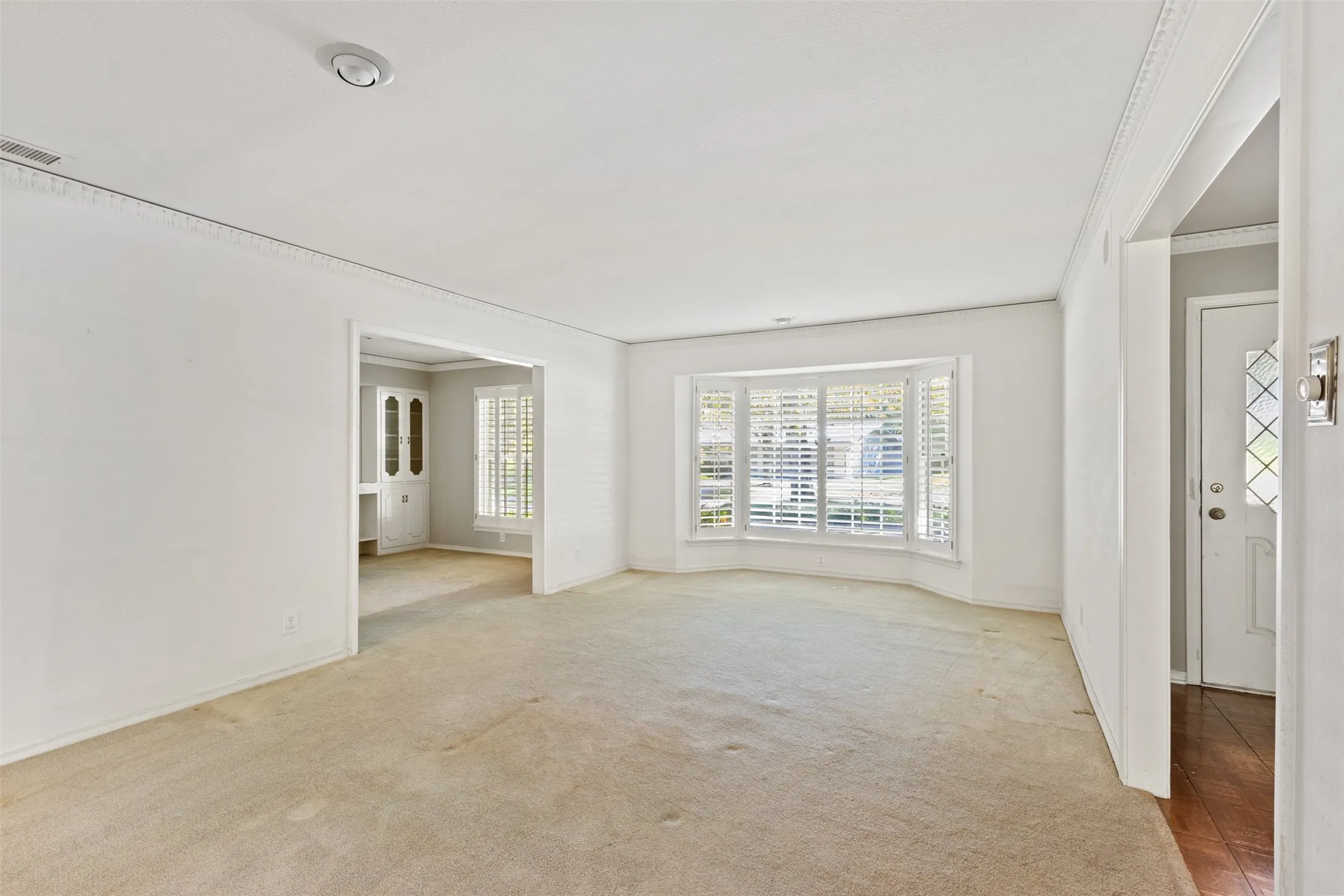 Single Family Residence For Sale in Dallas County , 7010 S Janmar Drive, Dallas, Texas 75230, 6 Bedroom, 4 Bathroom, 3 Garage spaces, 3,193 Sqft, built in 1958, mls#21404600, Real Estate Agent in Dallas, Homes For Sale in Dallas county, Homes For Sale in Dallas, Realtor in Dallas Texas, Real Estate Brokerage Independent Realty Texas, Luminita Cordes Realtor