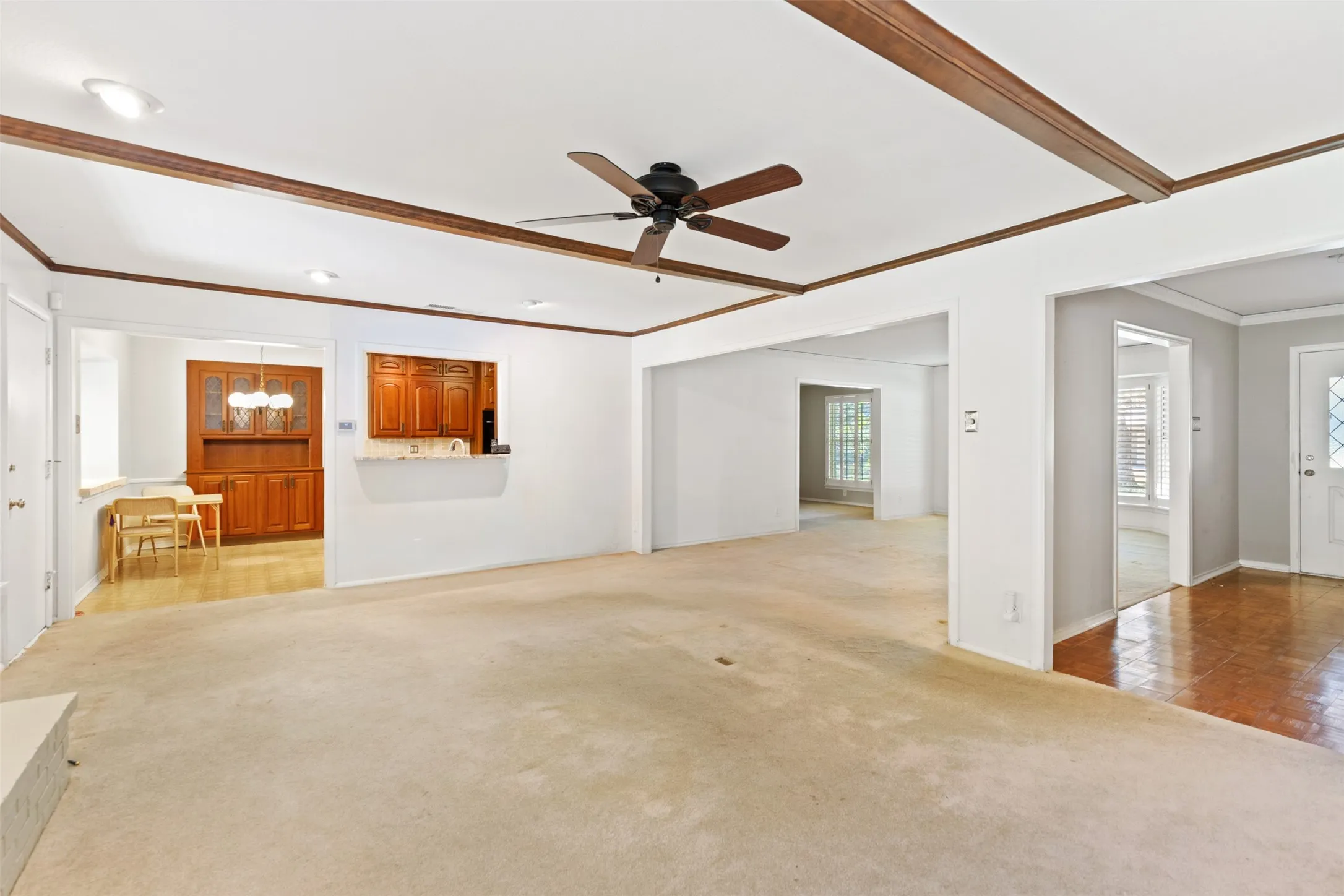 Single Family Residence For Sale in Dallas County , 7010 S Janmar Drive, Dallas, Texas 75230, 6 Bedroom, 4 Bathroom, 3 Garage spaces, 3,193 Sqft, built in 1958, mls#21404600, Real Estate Agent in Dallas, Homes For Sale in Dallas county, Homes For Sale in Dallas, Realtor in Dallas Texas, Real Estate Brokerage Independent Realty Texas, Luminita Cordes Realtor